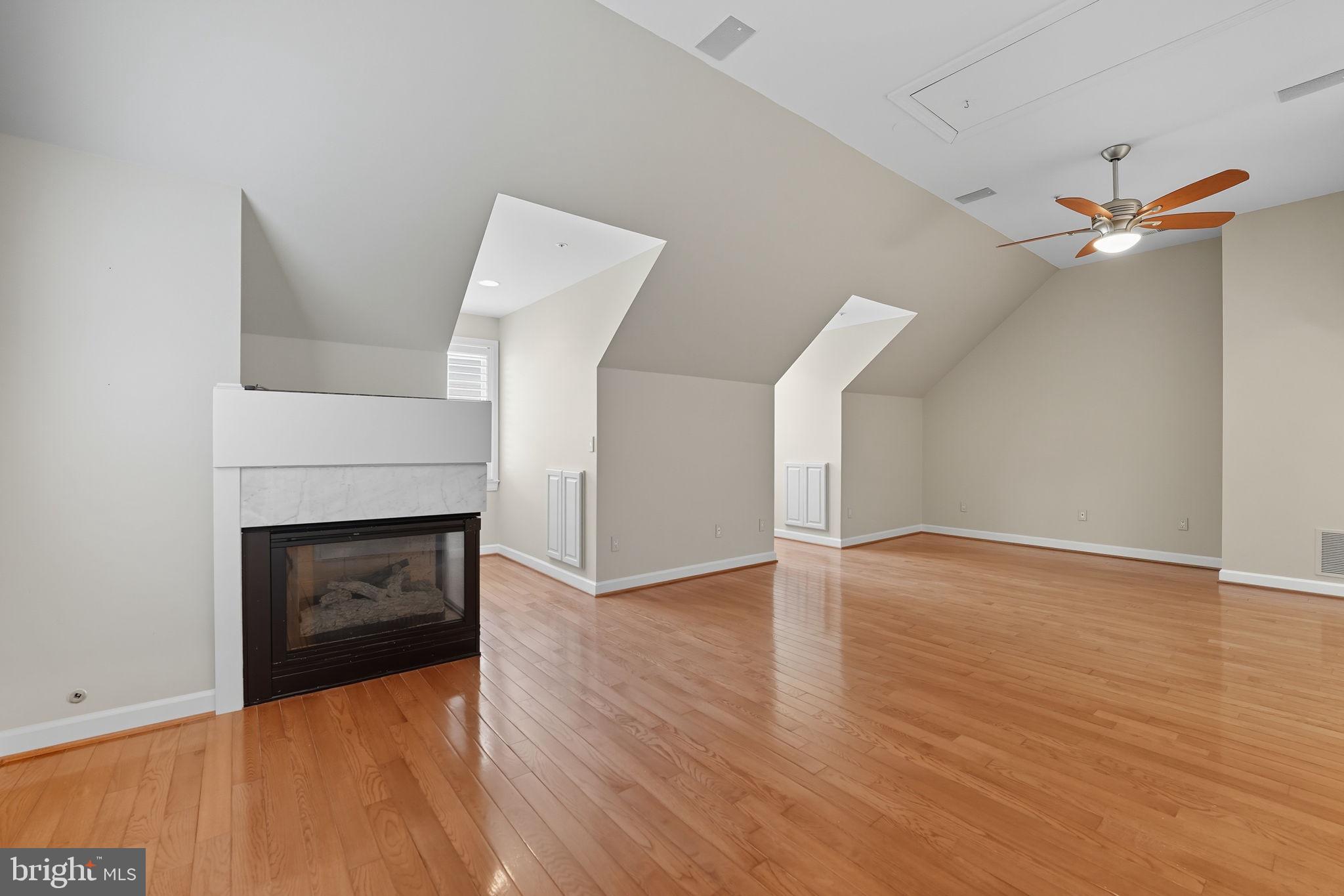 HILLCREST - Residential