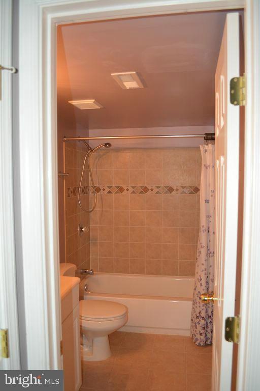 SOUTH BANK - Residential Lease