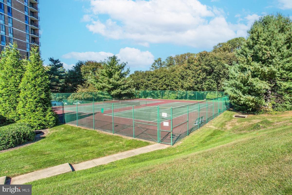 IDYLWOOD TOWERS CONDO - Residential