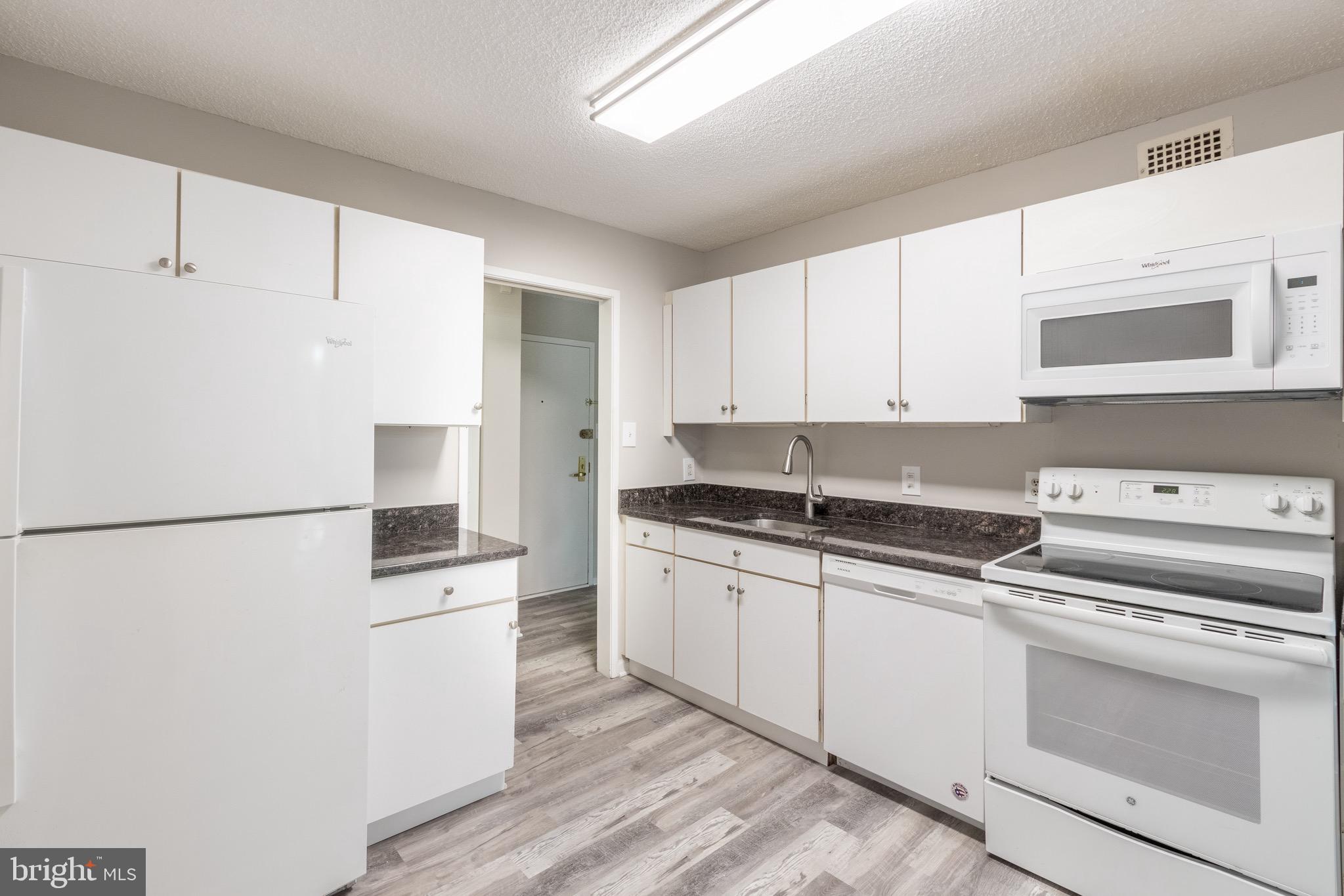 IDYLWOOD TOWERS CONDO - Residential