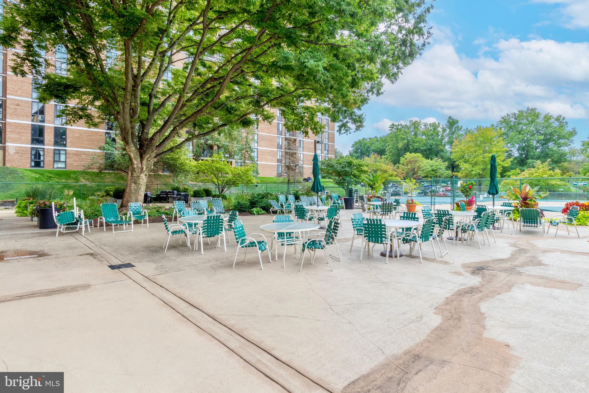 IDYLWOOD TOWERS CONDO - Residential