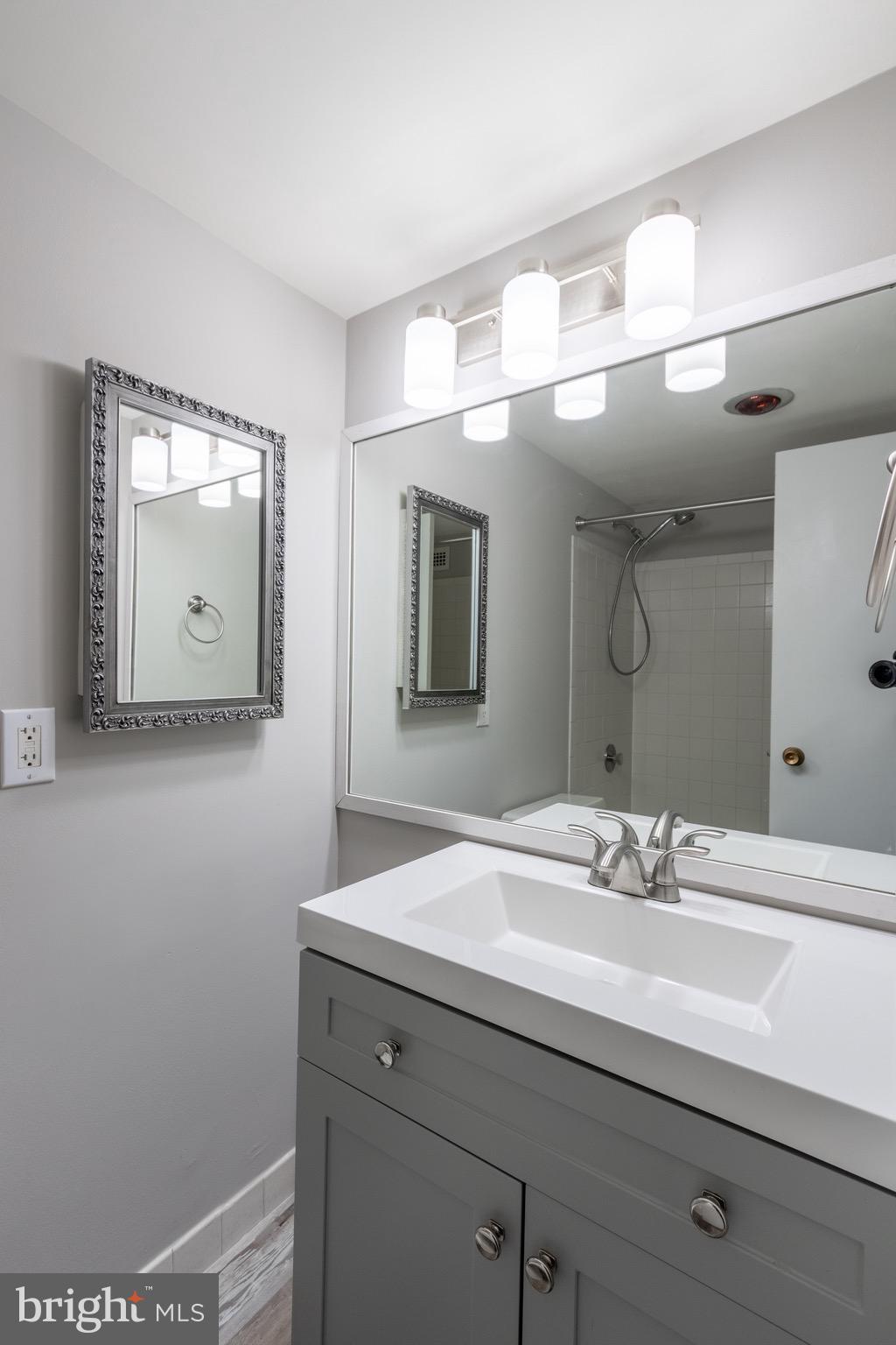 IDYLWOOD TOWERS CONDO - Residential