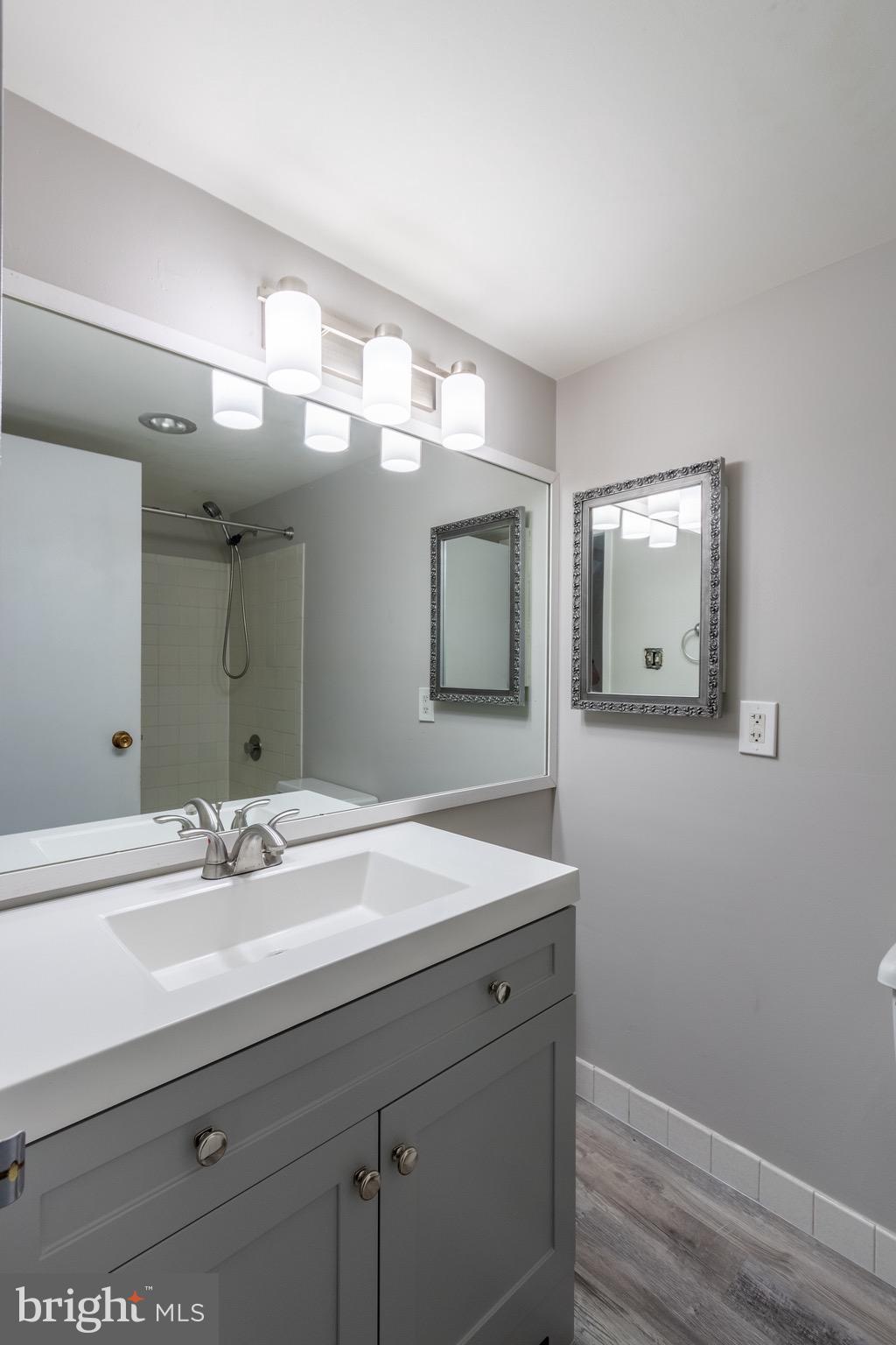 IDYLWOOD TOWERS CONDO - Residential