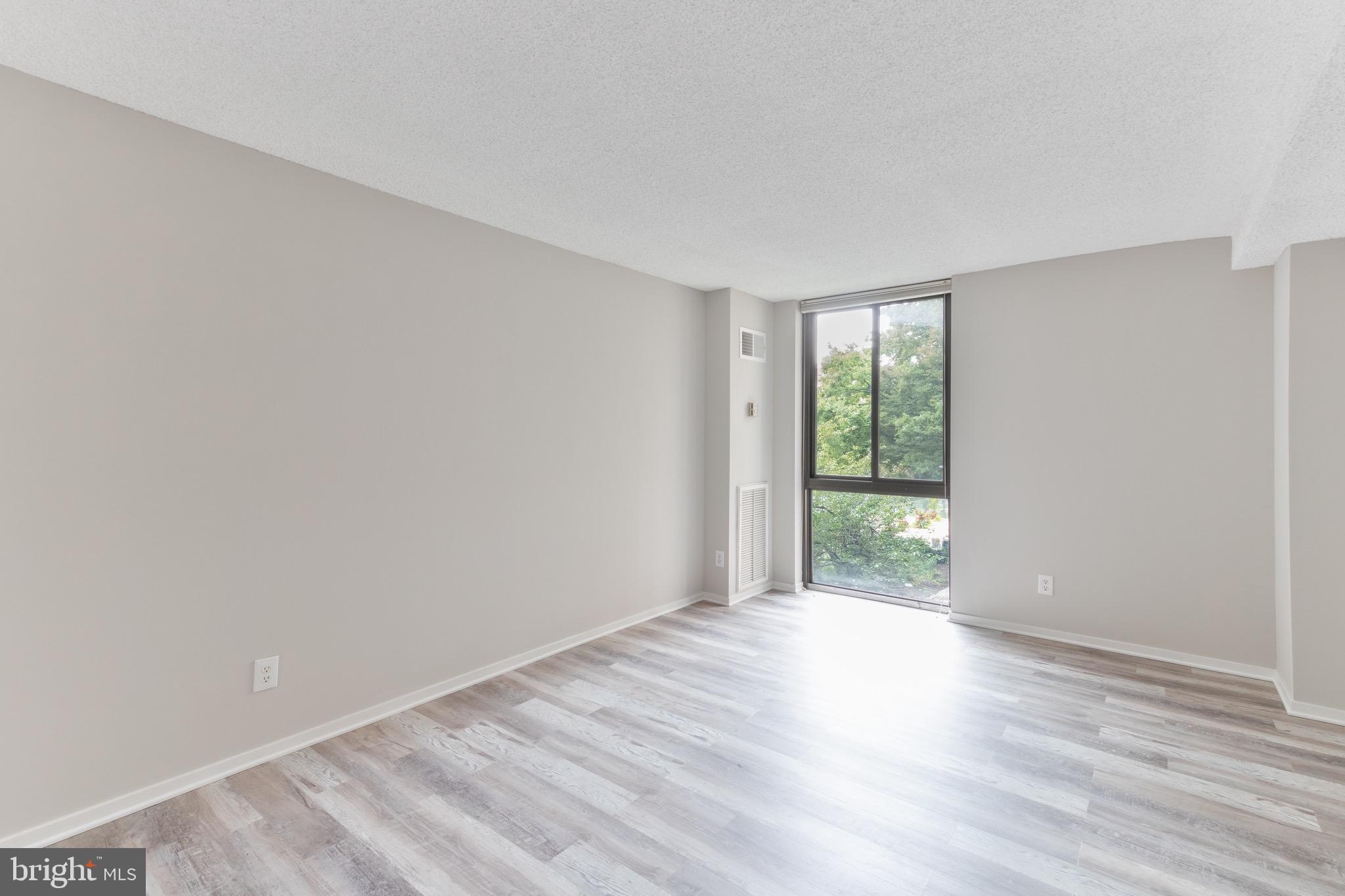 IDYLWOOD TOWERS CONDO - Residential