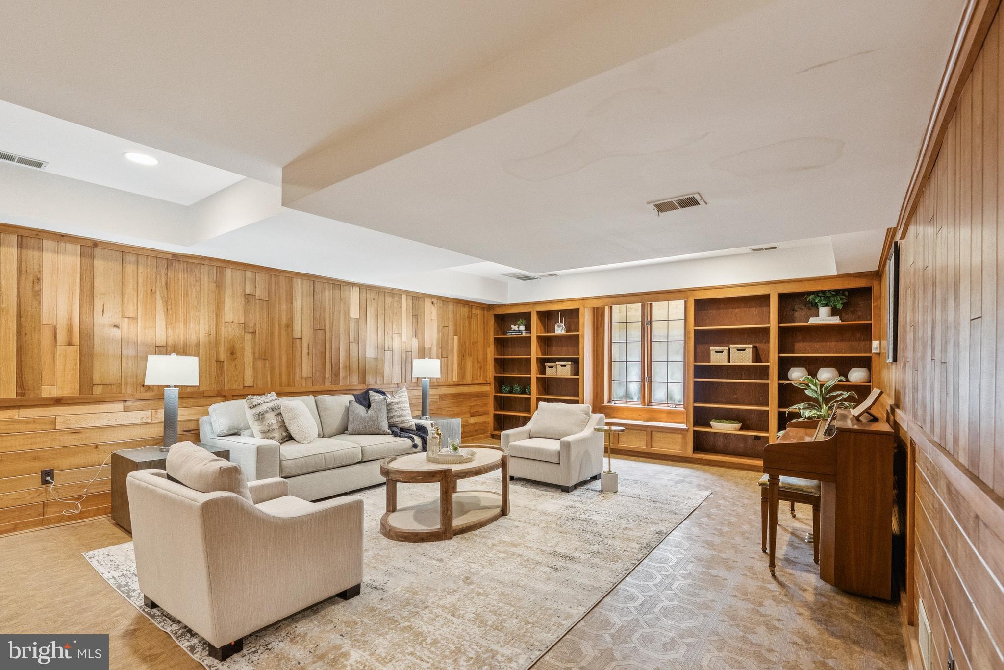 POTOMAC VILLAGE - Residential