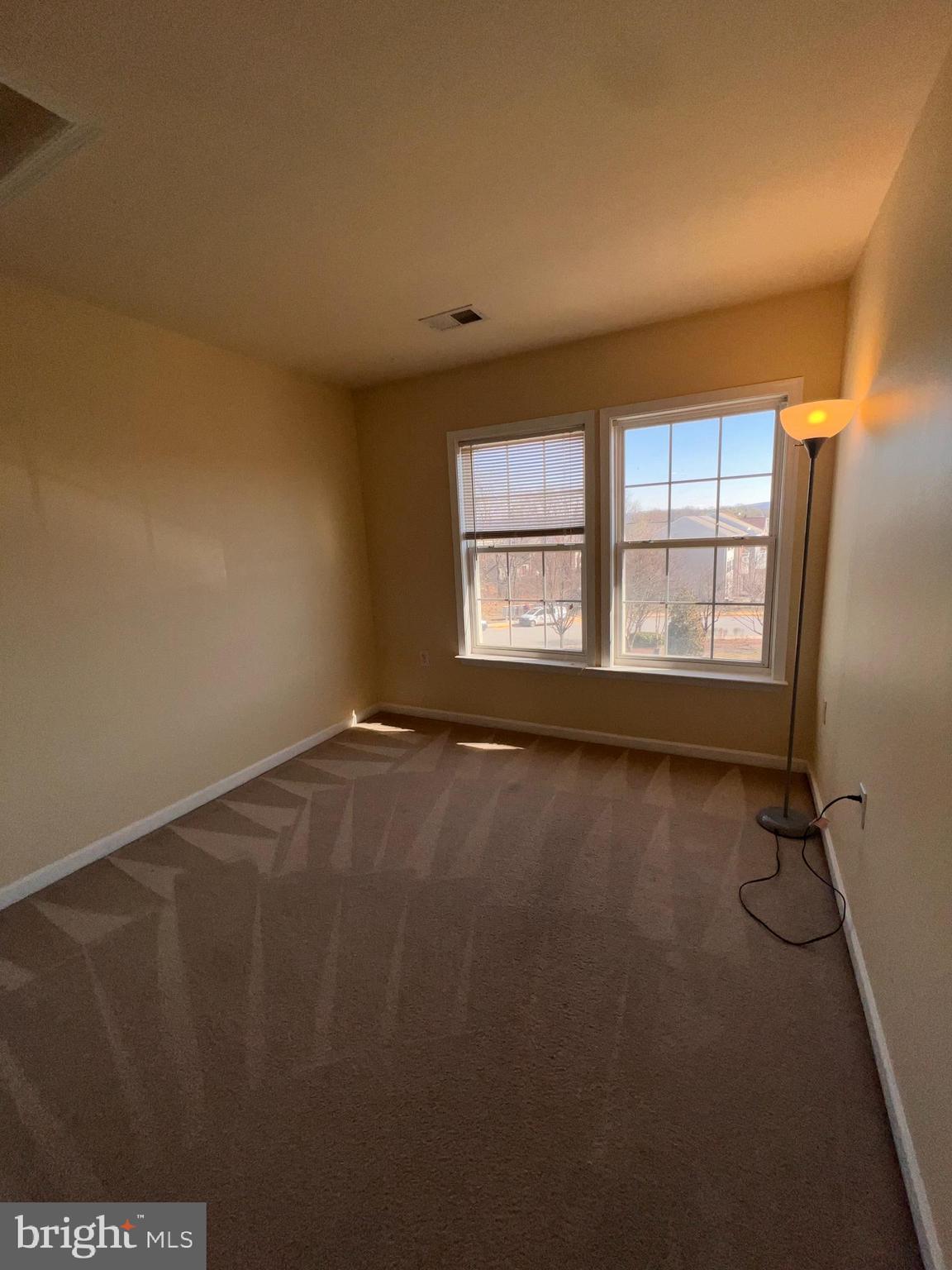 COUNTY GREEN - Residential Lease