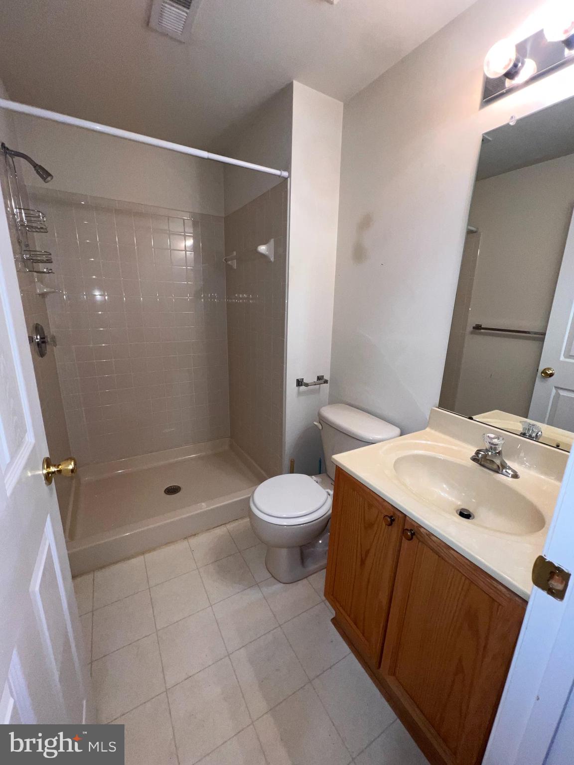 COUNTY GREEN - Residential Lease