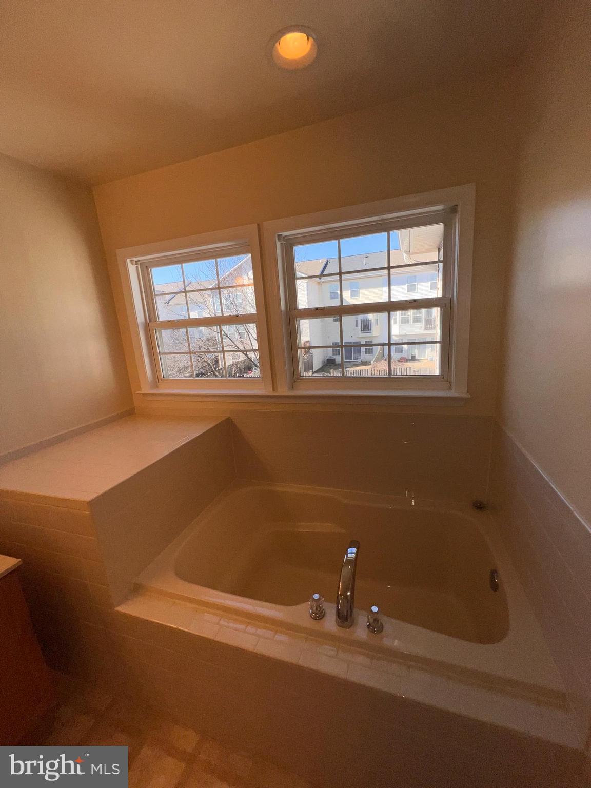 COUNTY GREEN - Residential Lease