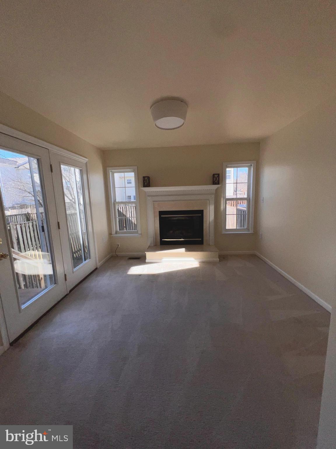 COUNTY GREEN - Residential Lease