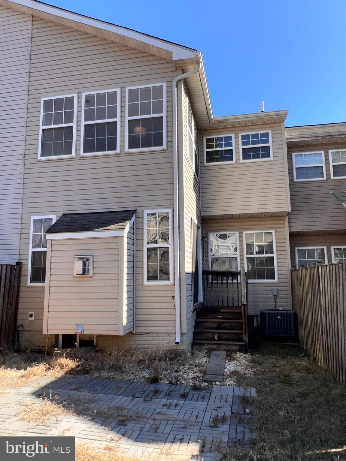 COUNTY GREEN - Residential Lease