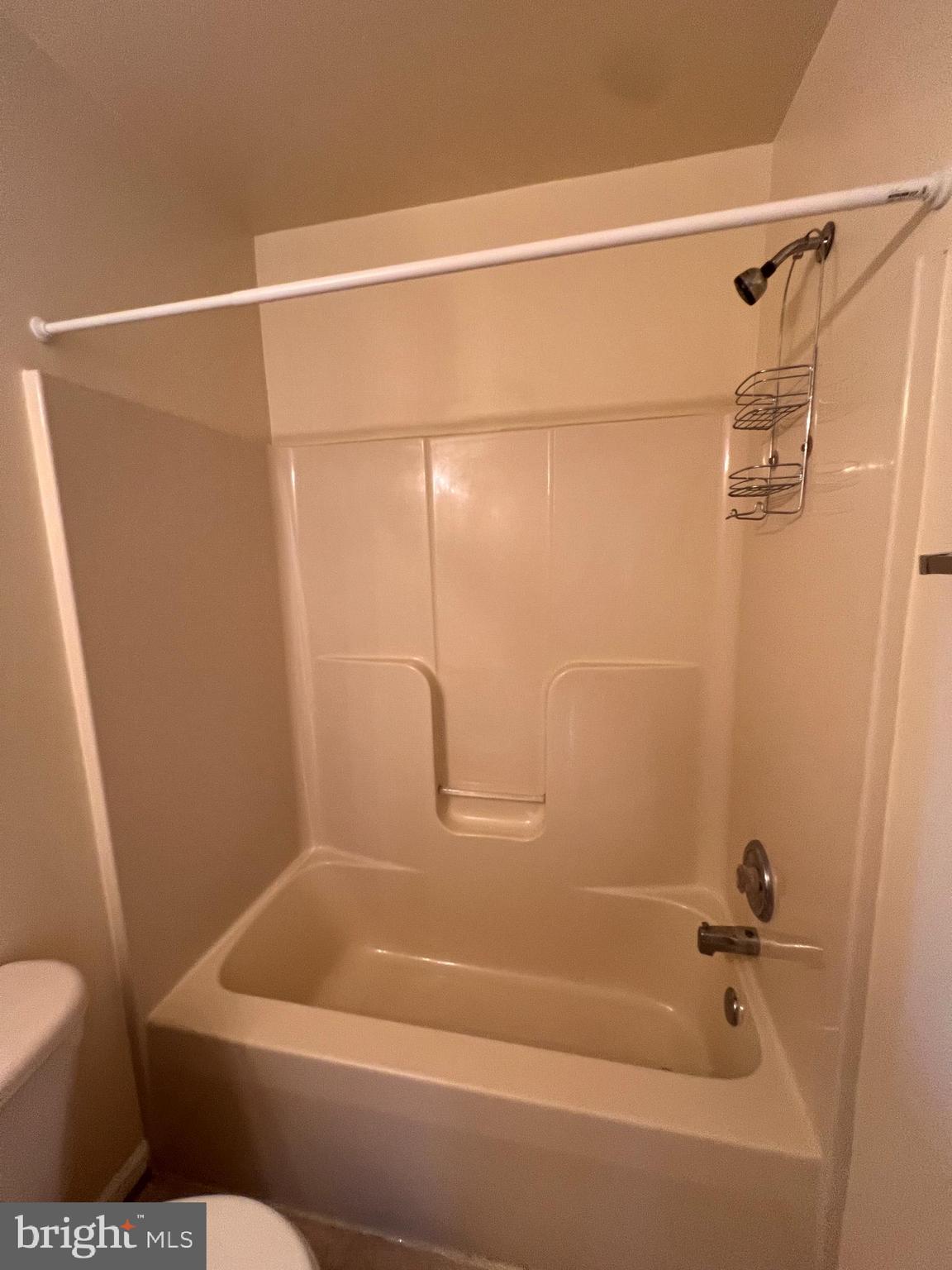 COUNTY GREEN - Residential Lease