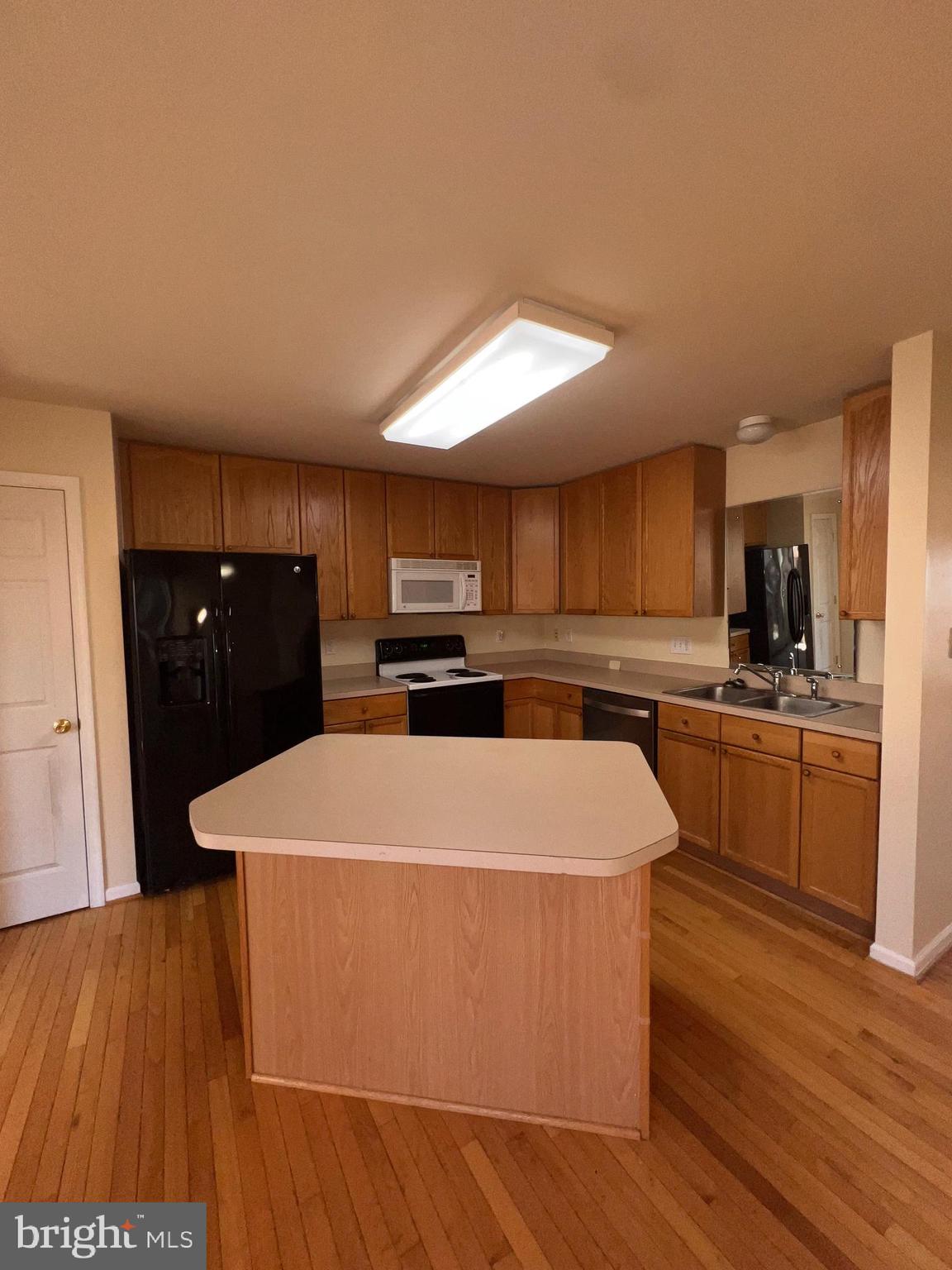 COUNTY GREEN - Residential Lease