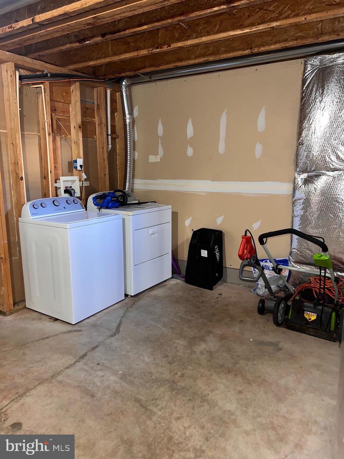 COUNTY GREEN - Residential Lease