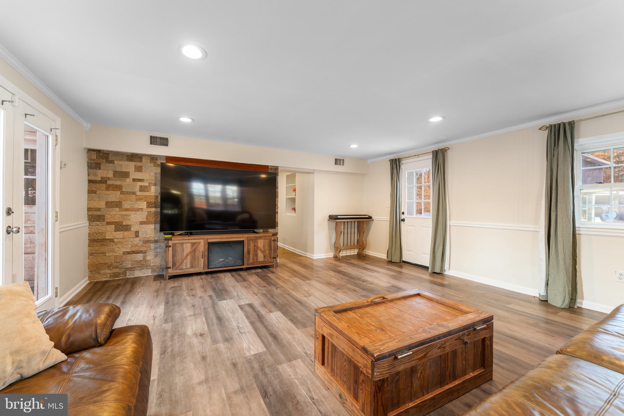 DAMASCUS OUTSIDE - Residential