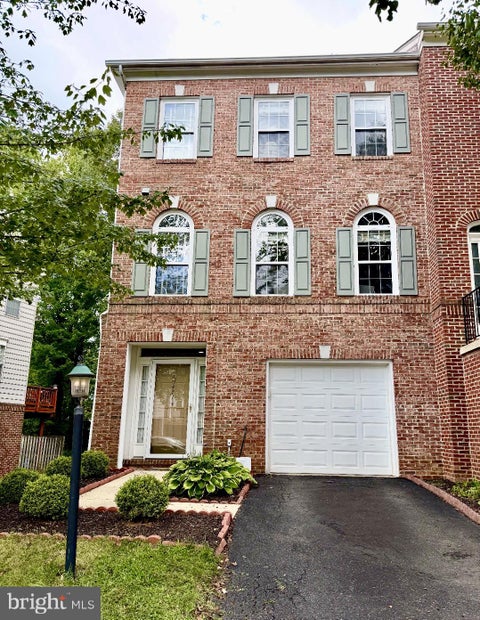 Photo of 4714 Caronia Way, FAIRFAX, VA 22030 (MLS # VAFX2340442)