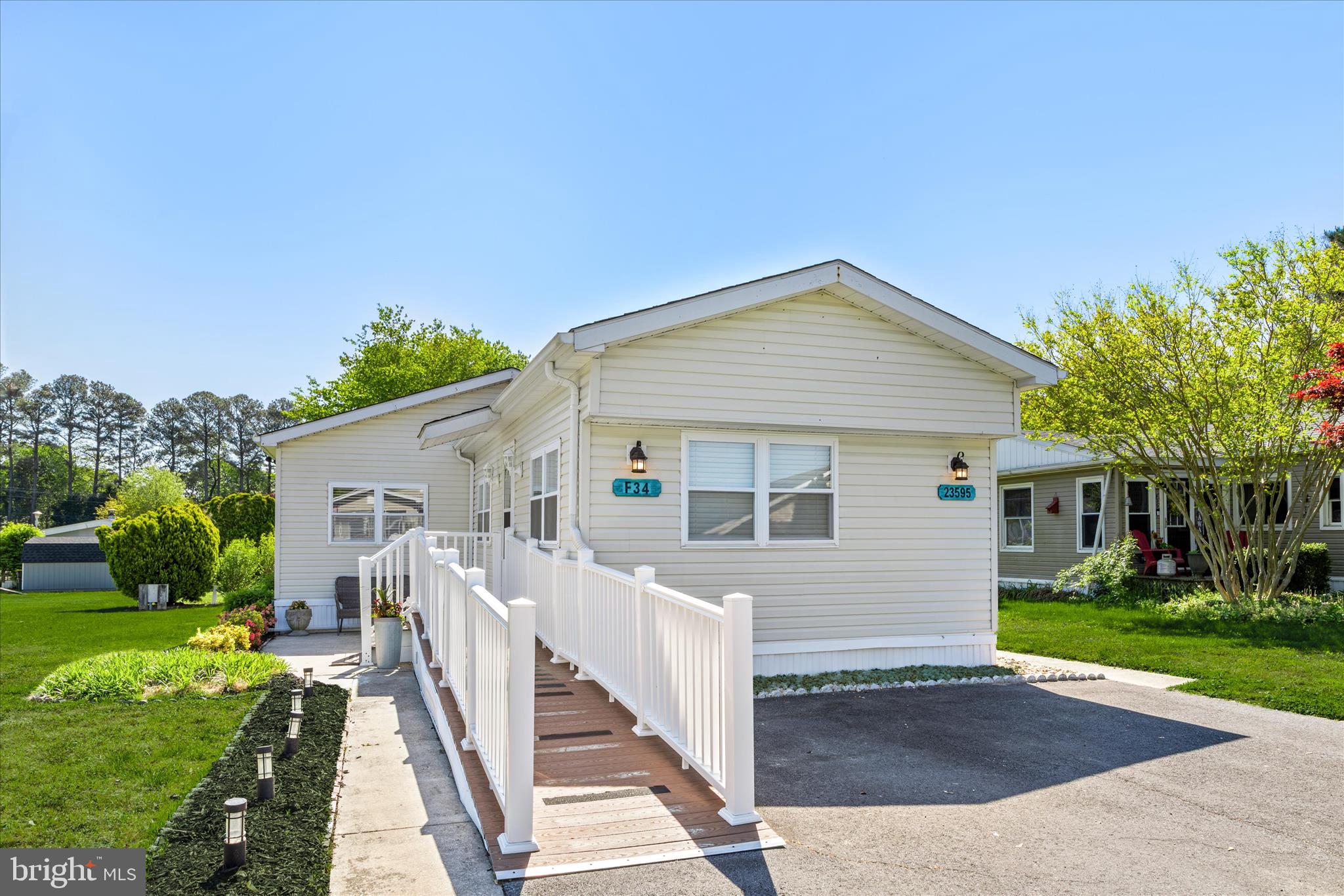 ANGOLA BEACH - Residential