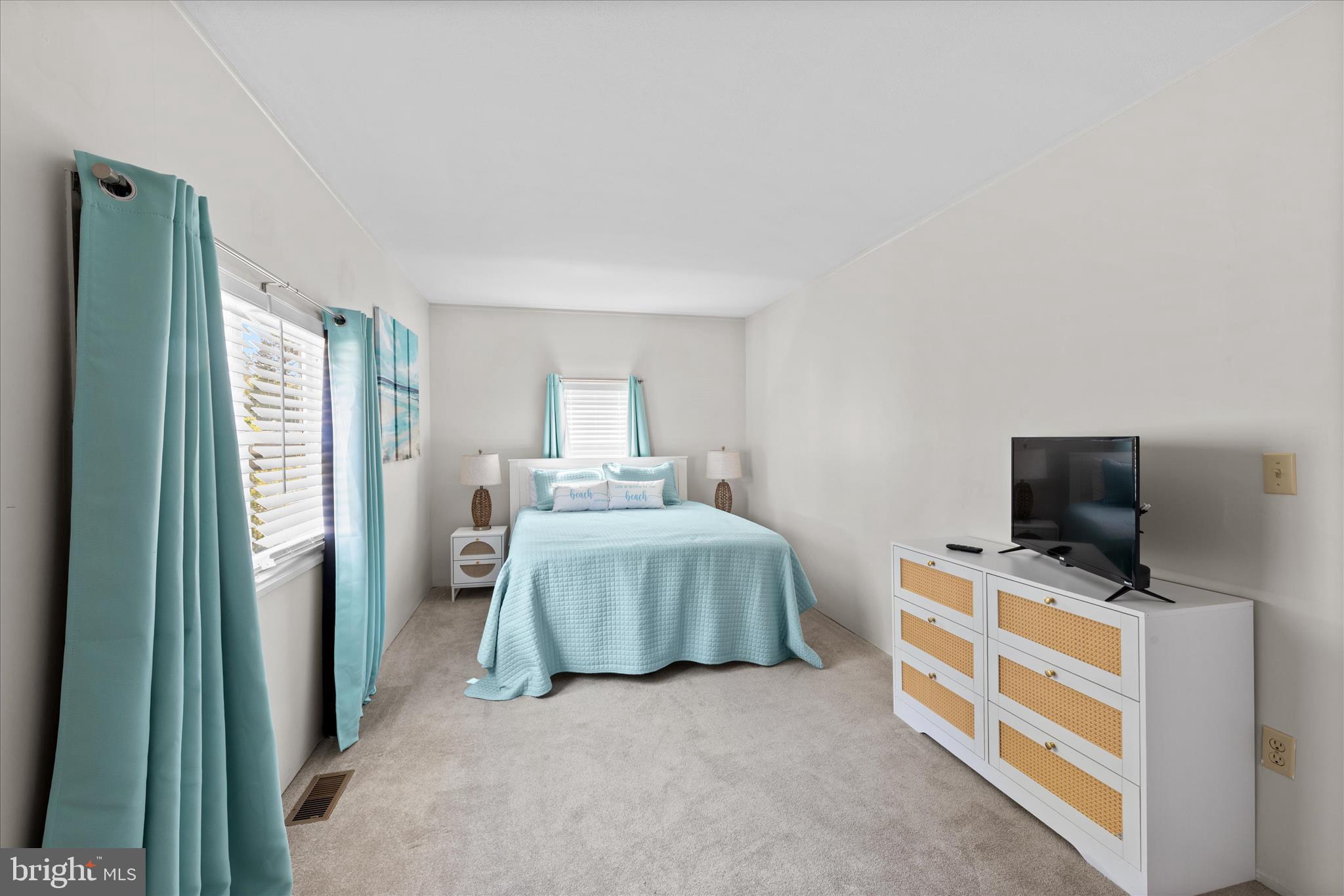 ANGOLA BEACH - Residential