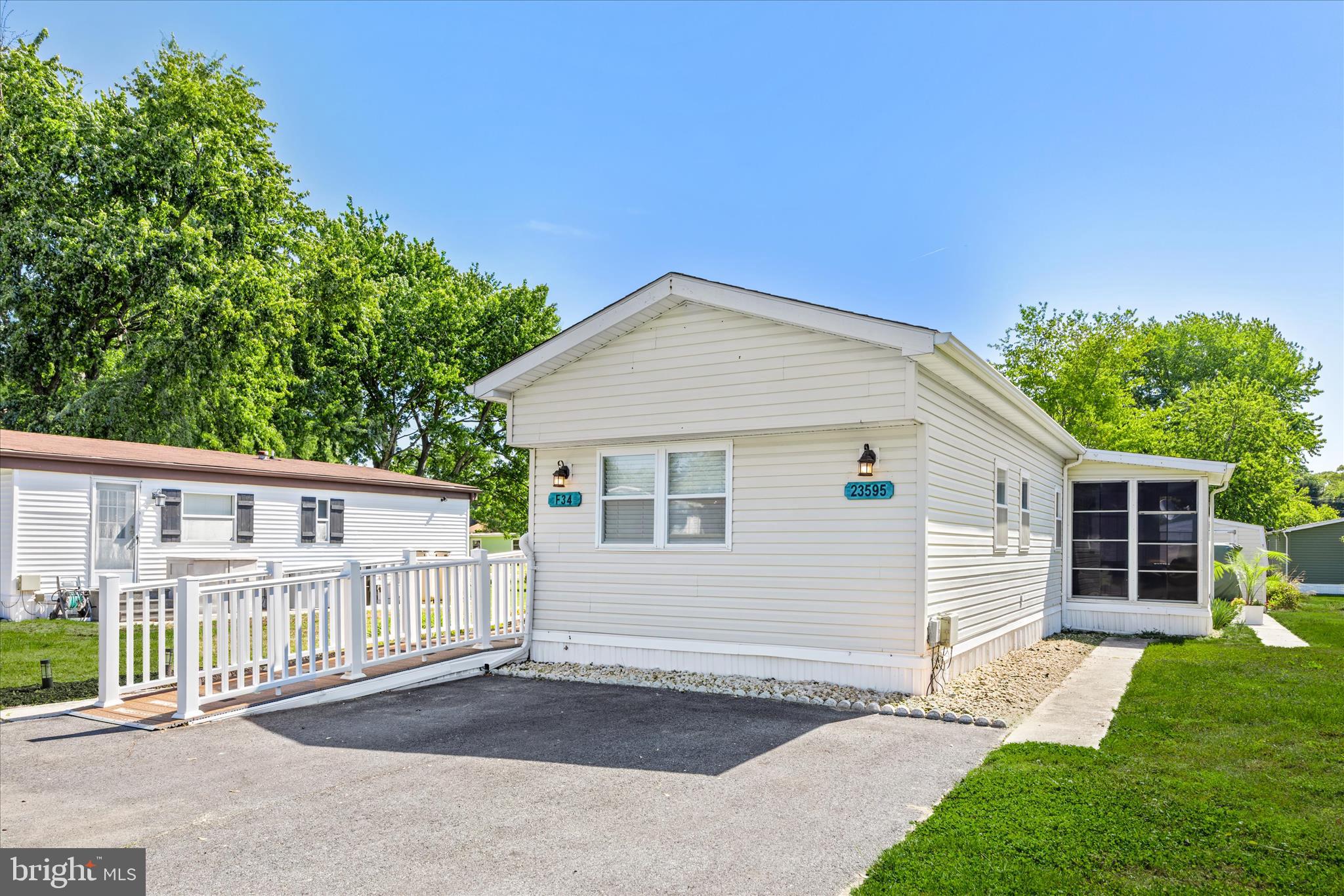 ANGOLA BEACH - Residential