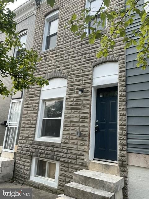 Townhouse For Sale - 2615 Monument St St<br/> BALTIMORE, MD 21205