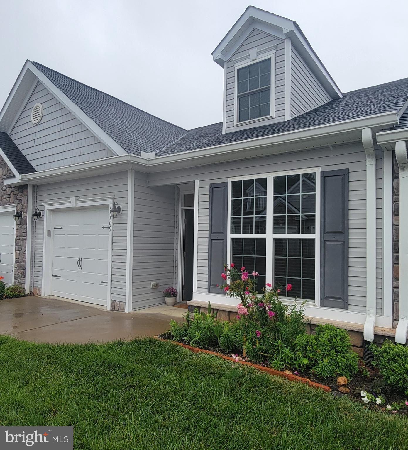 RIVER CROSSING VILLAS - Residential