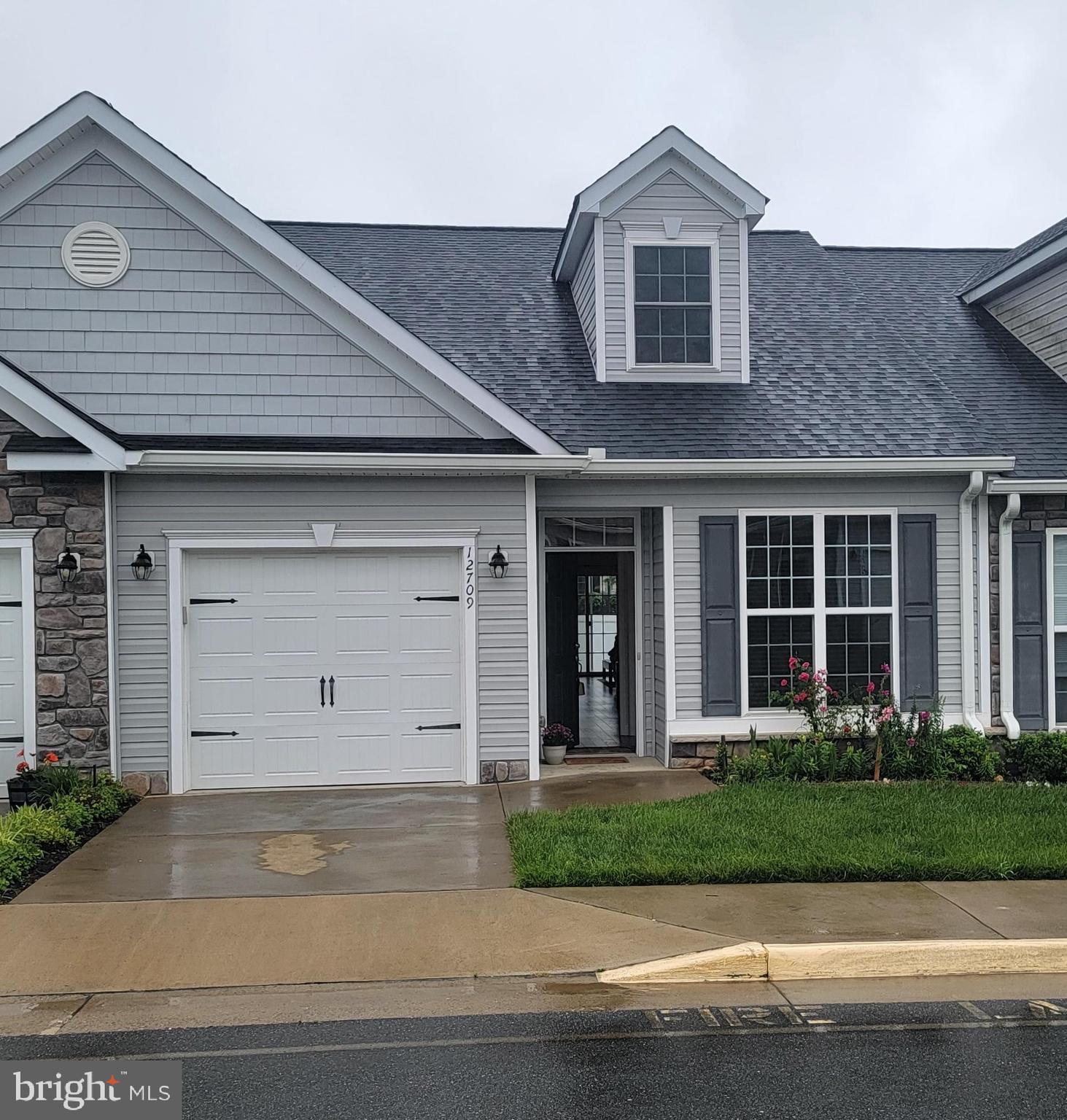 RIVER CROSSING VILLAS - Residential