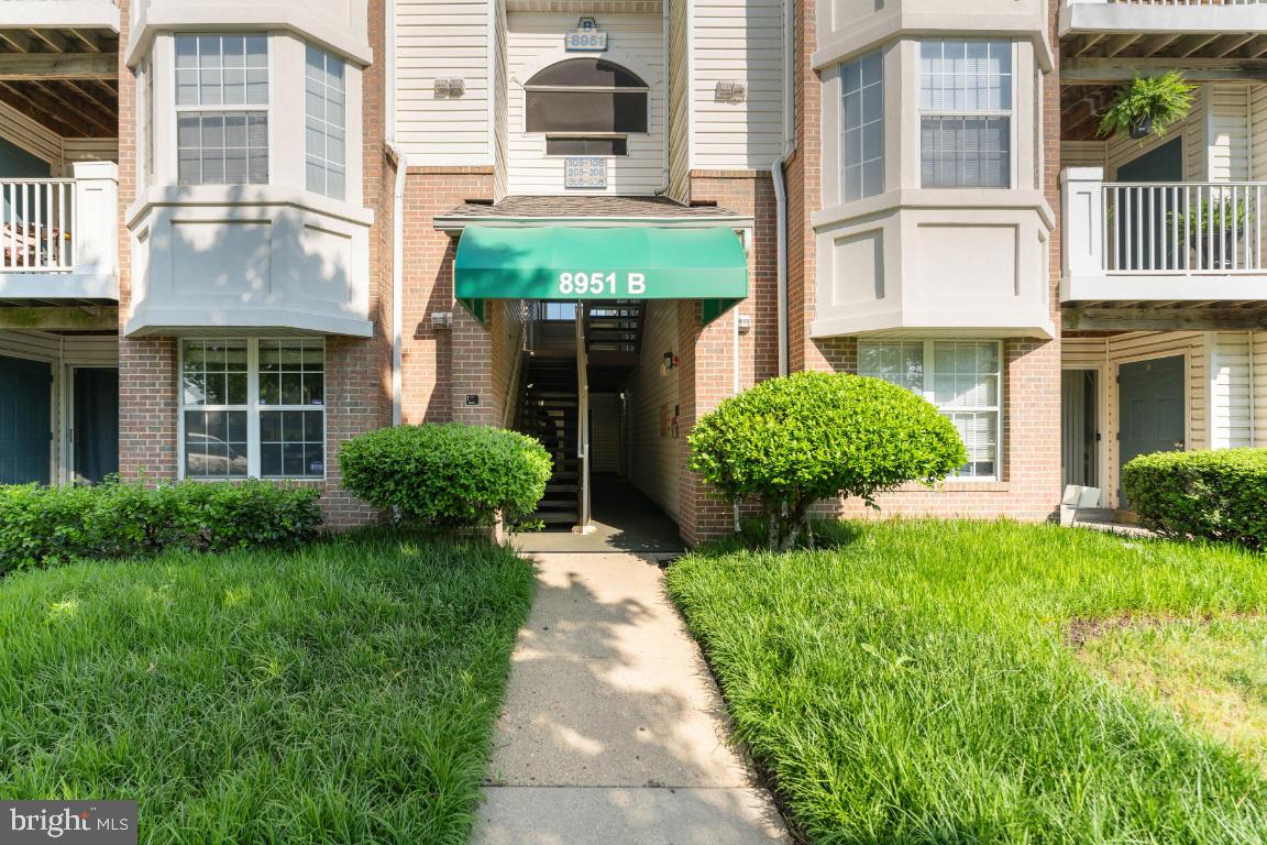 LARGO TOWN CENTER CONDOMINIUMS - Residential