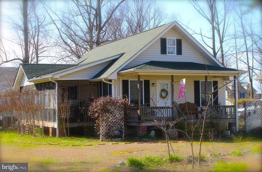 Life is easy in this cozy cottage on The Point in the golf-cart community of Colonial Beach.  Great view of Potomac River for watching spectacular sunrises or just the life of the river passing by.  House and lot being sold with adjacent full unencumbered lot for a total of nearly 15,000 sq ft in this great neighborhood--just a stroll or golf cart ride away from restaurants, marinas and more.