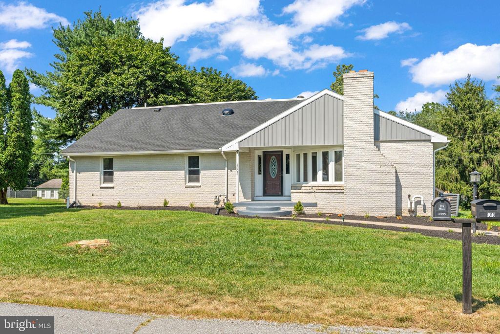 Photo of 1005 2nd Avenue, MANCHESTER, PA 17345 (MLS # PAYK2091380)