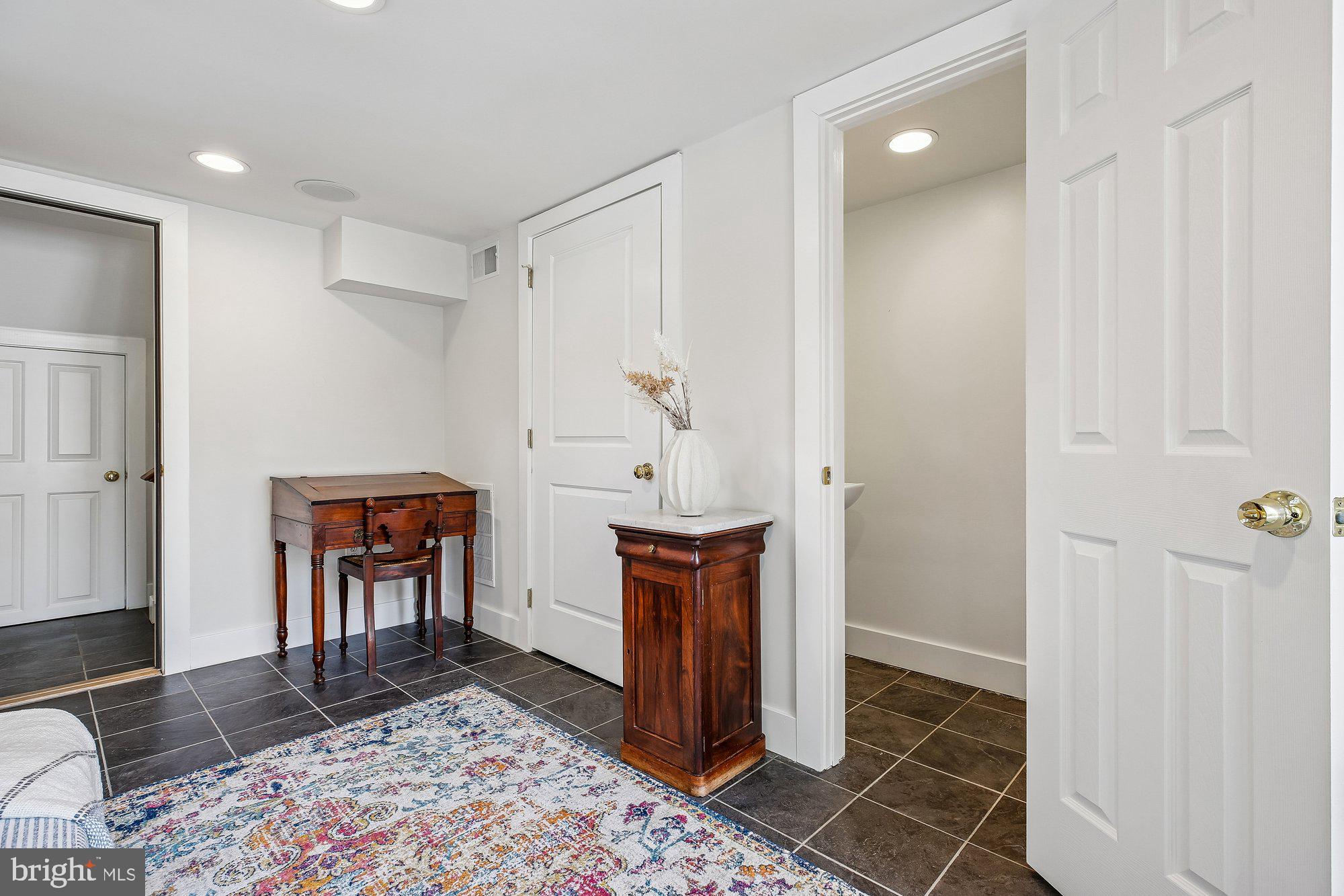 WILLIAMSBURG GARDENS - Residential