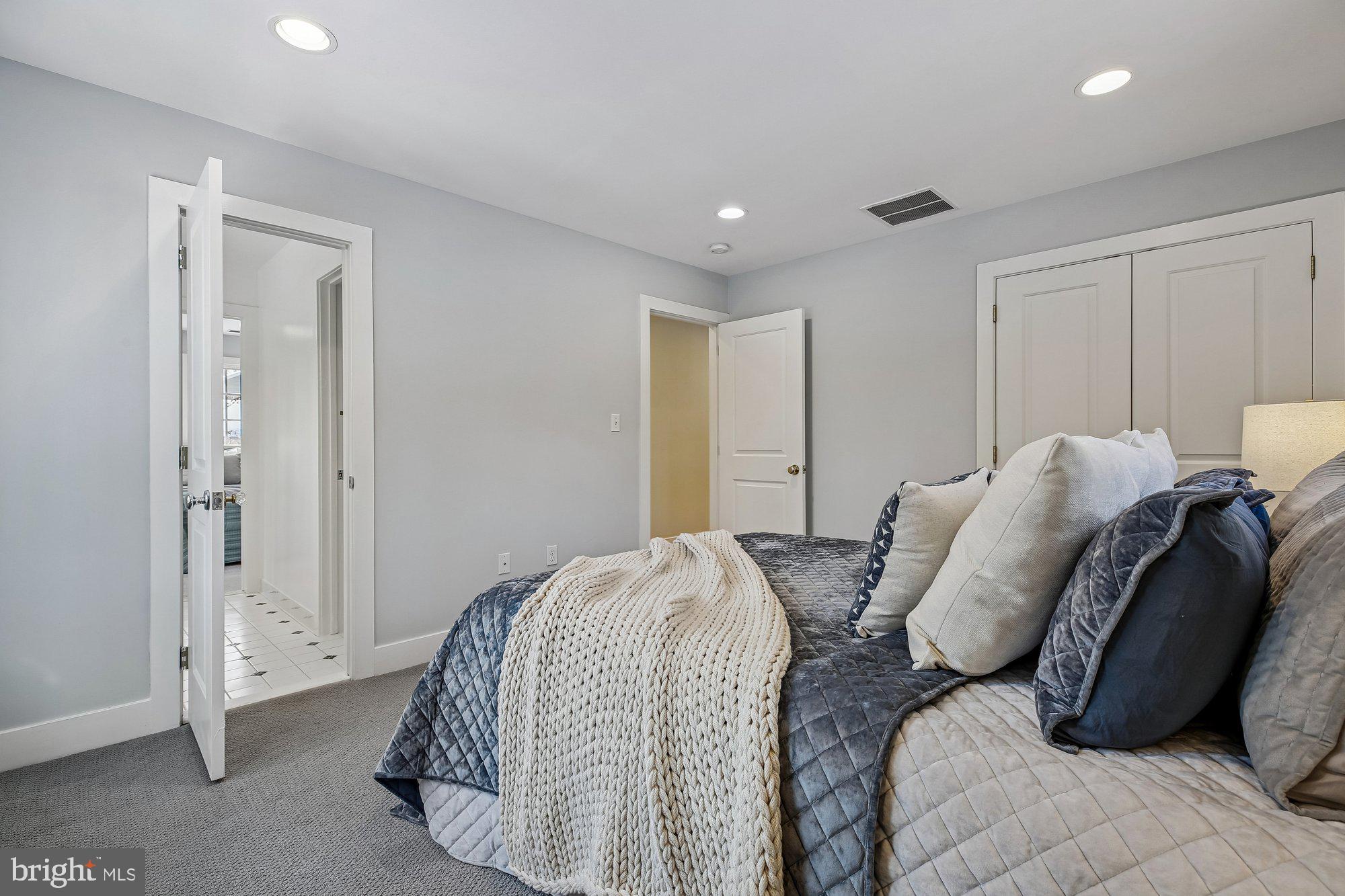 WILLIAMSBURG GARDENS - Residential