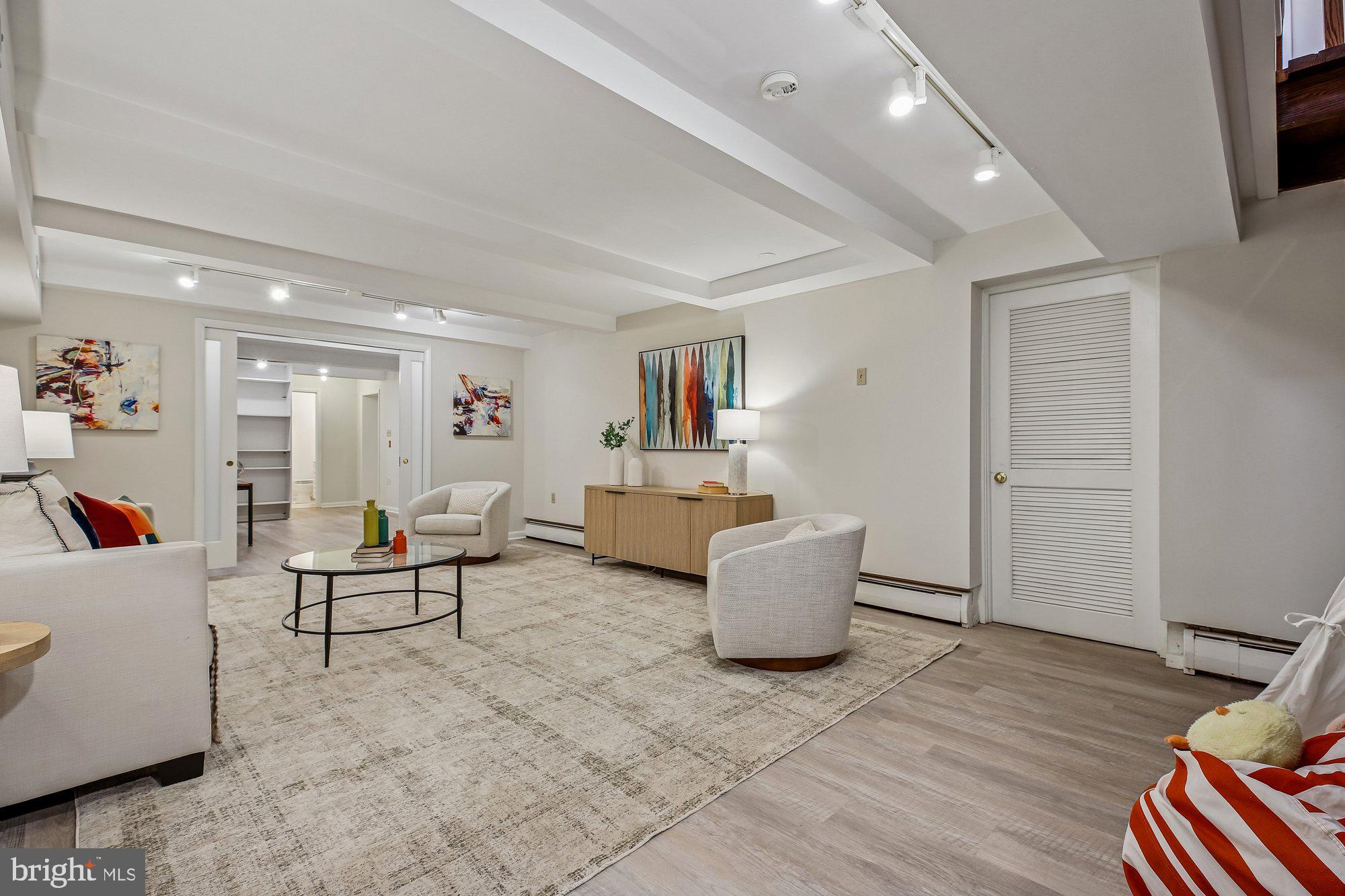 WILLIAMSBURG GARDENS - Residential