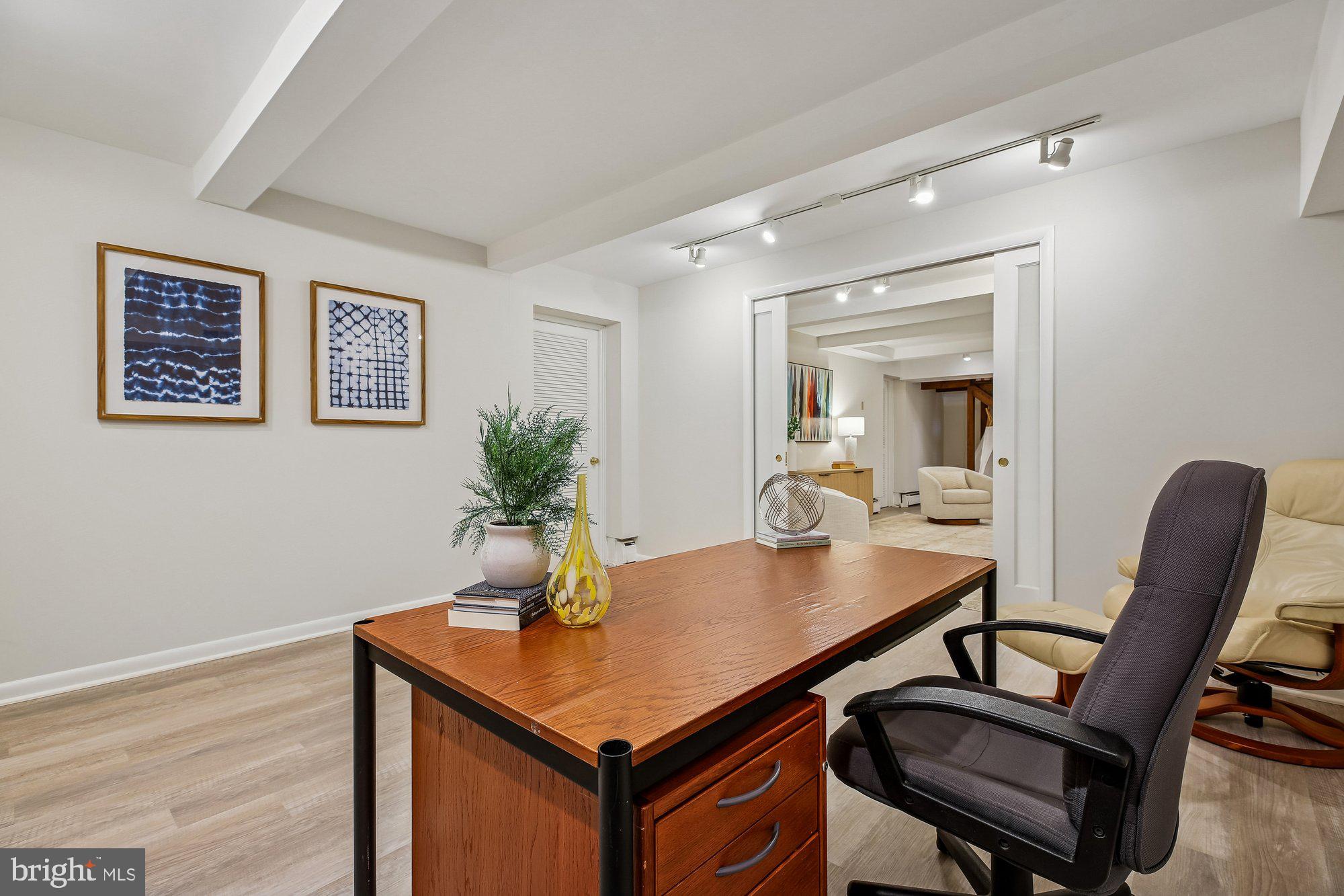 WILLIAMSBURG GARDENS - Residential