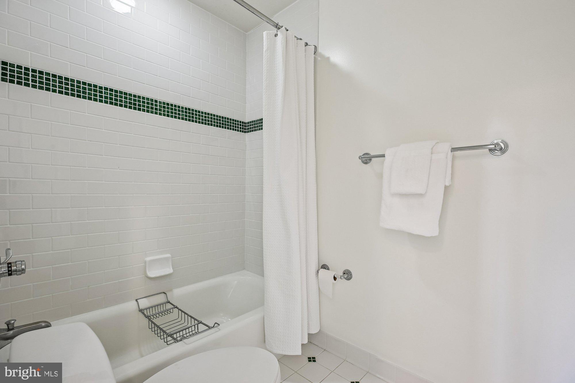 WILLIAMSBURG GARDENS - Residential