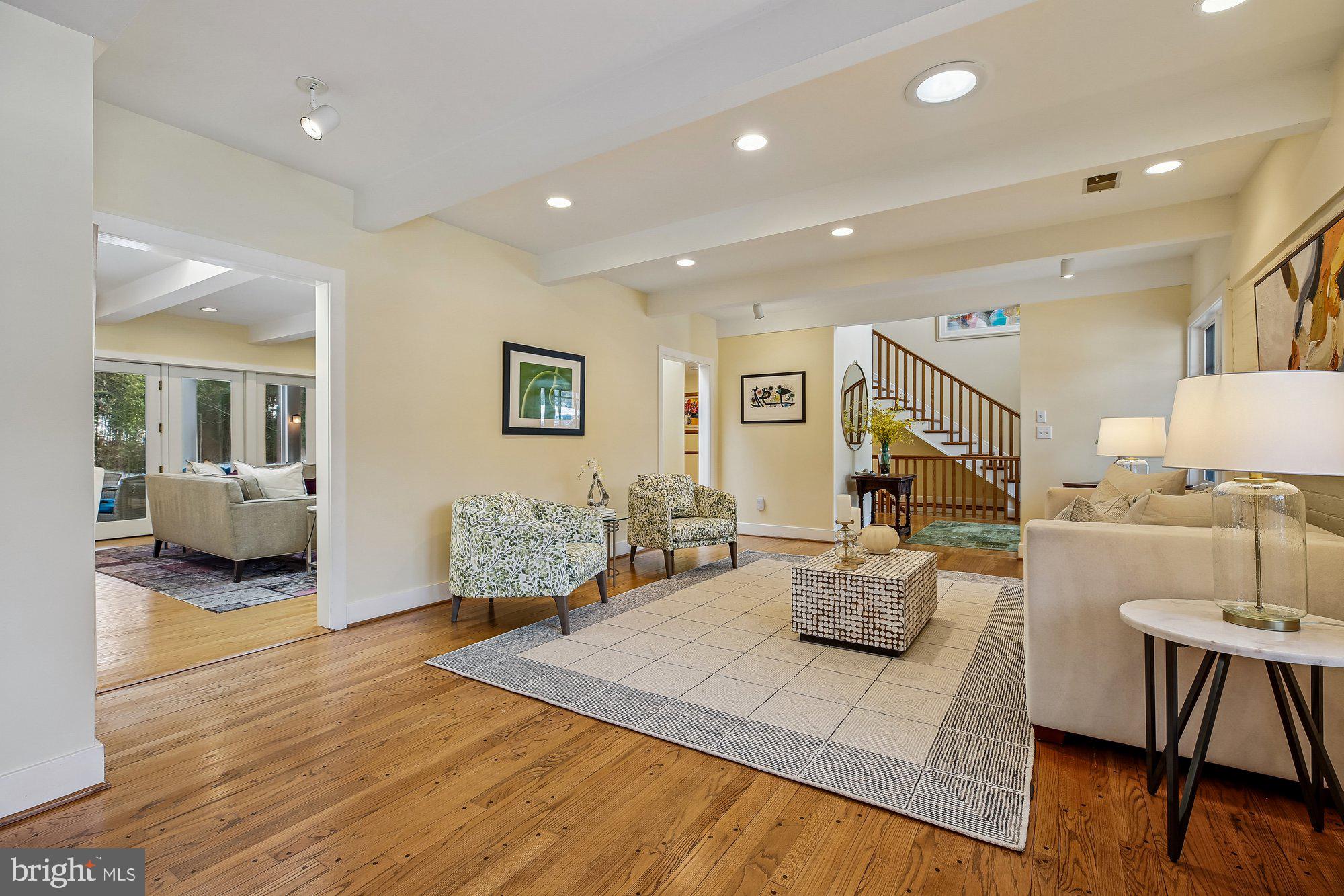 WILLIAMSBURG GARDENS - Residential