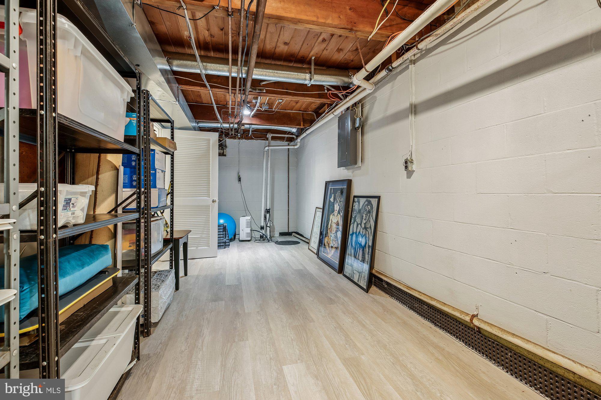 WILLIAMSBURG GARDENS - Residential