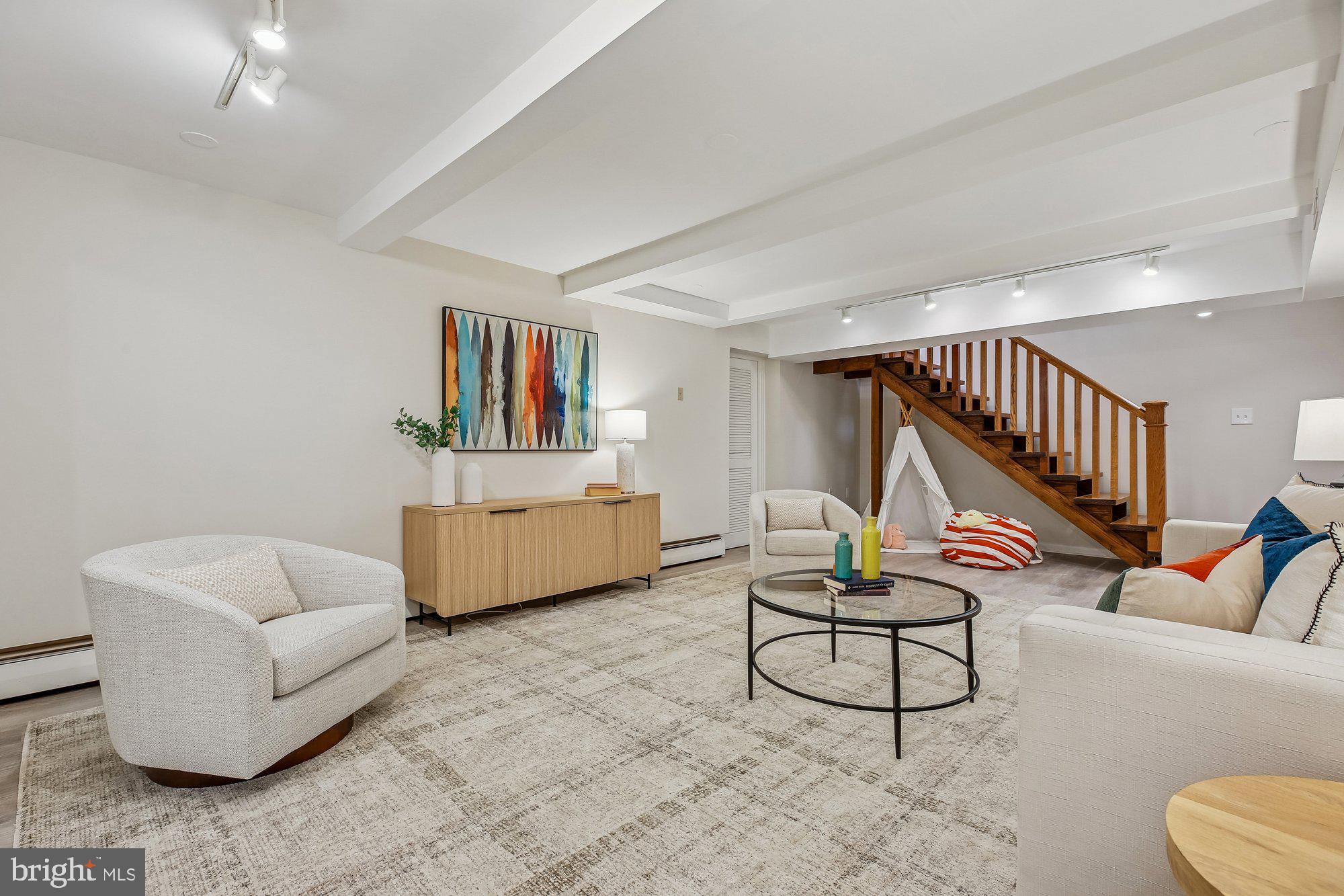 WILLIAMSBURG GARDENS - Residential