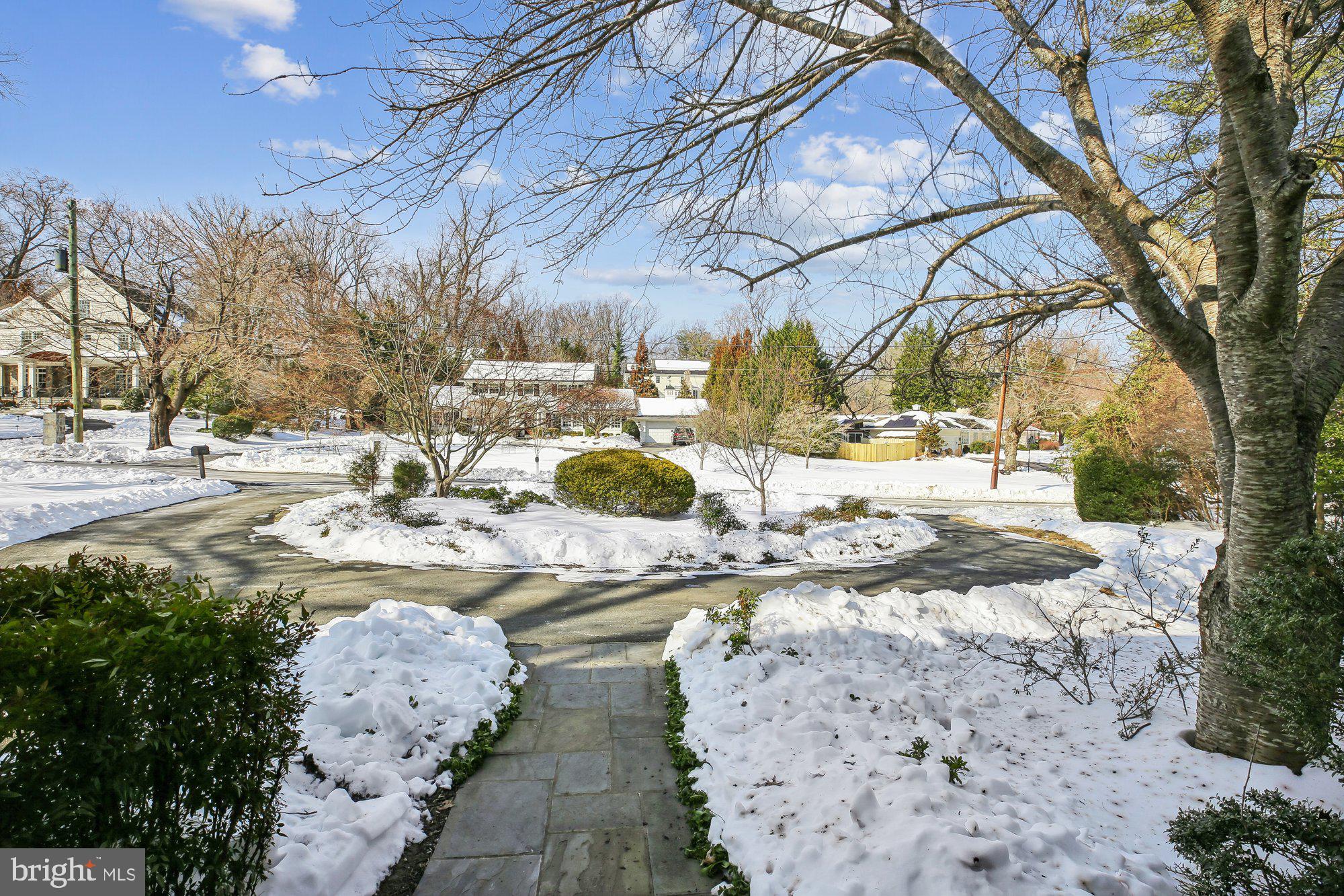 WILLIAMSBURG GARDENS - Residential