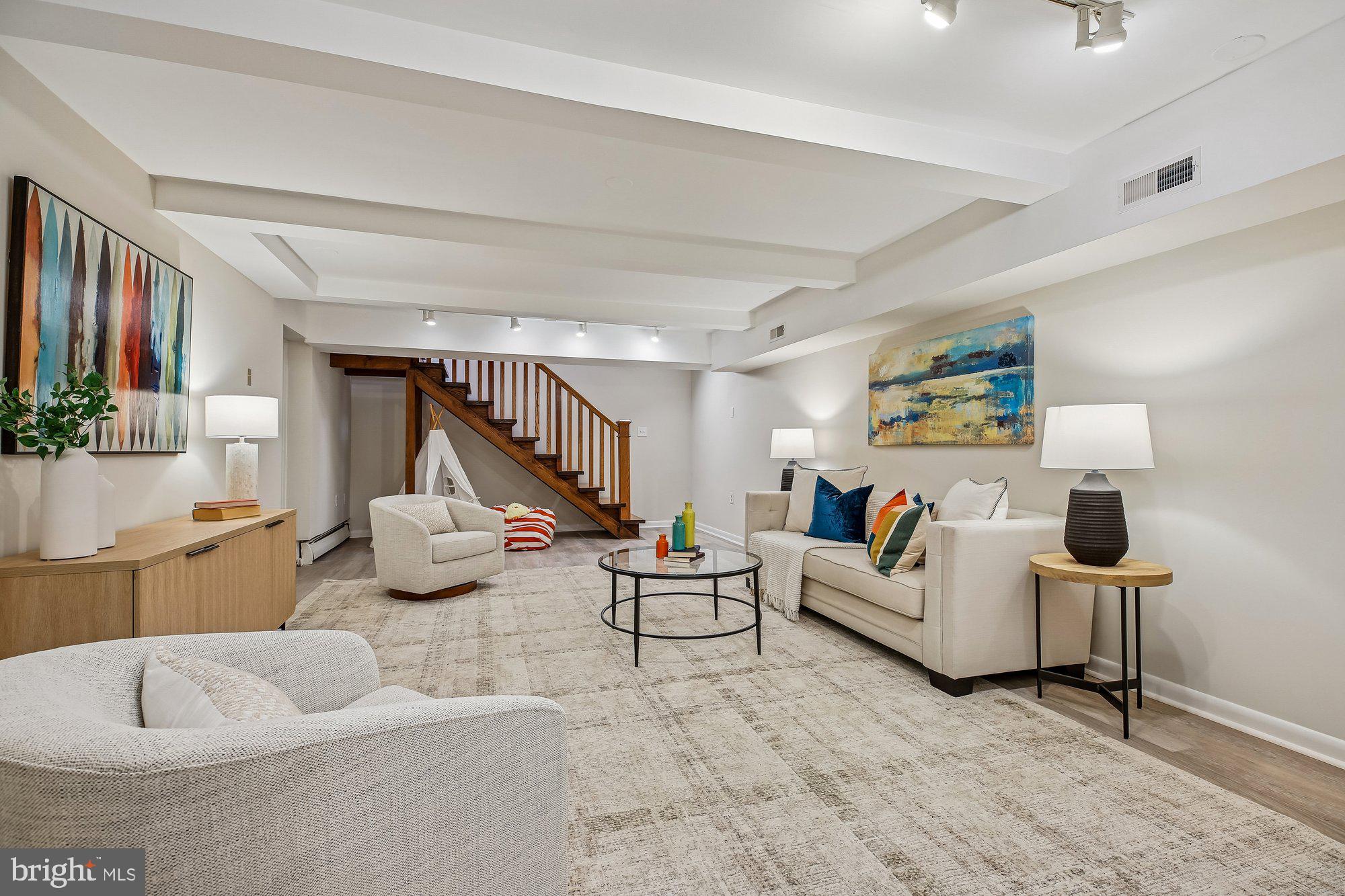 WILLIAMSBURG GARDENS - Residential