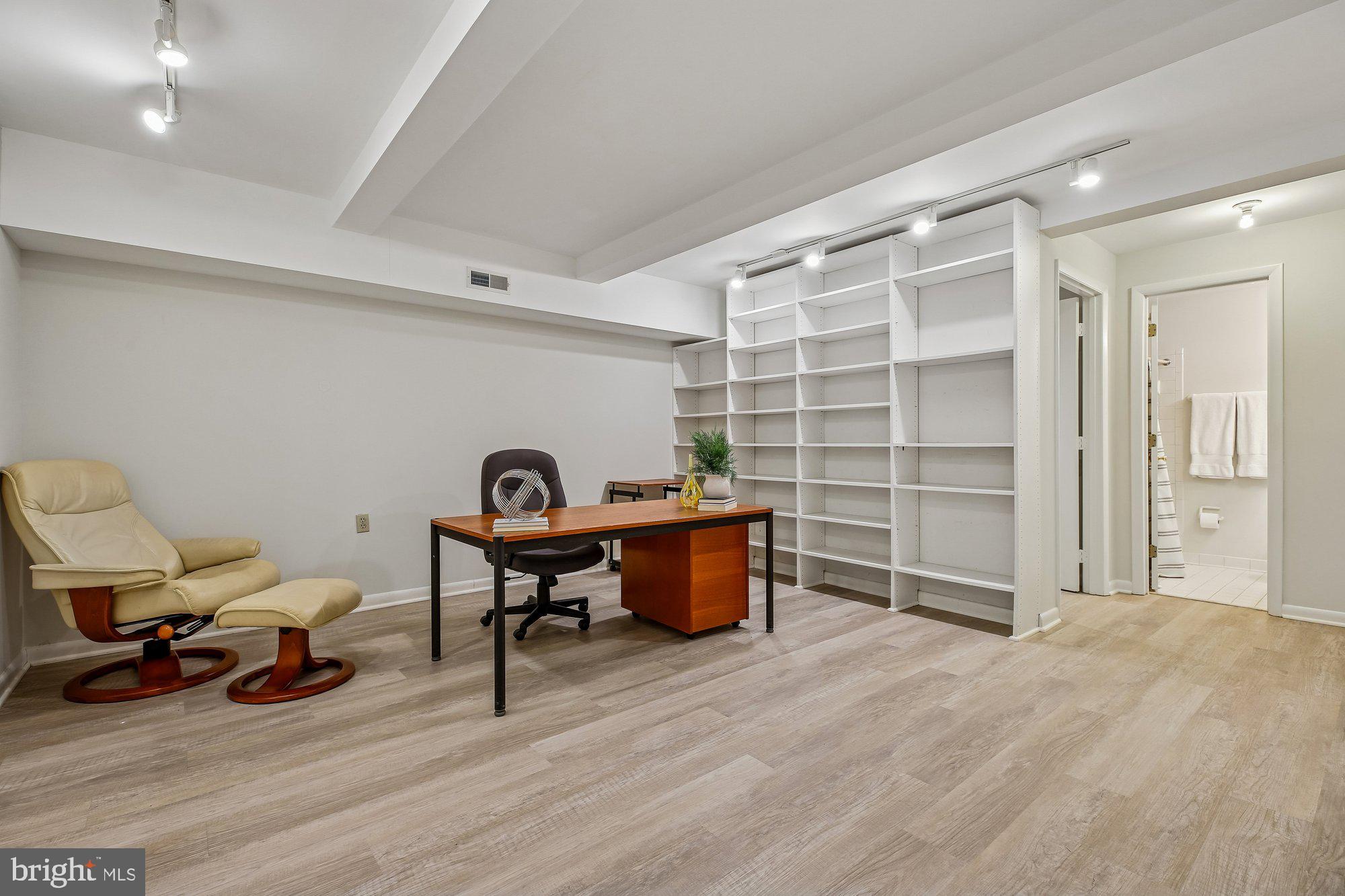 WILLIAMSBURG GARDENS - Residential