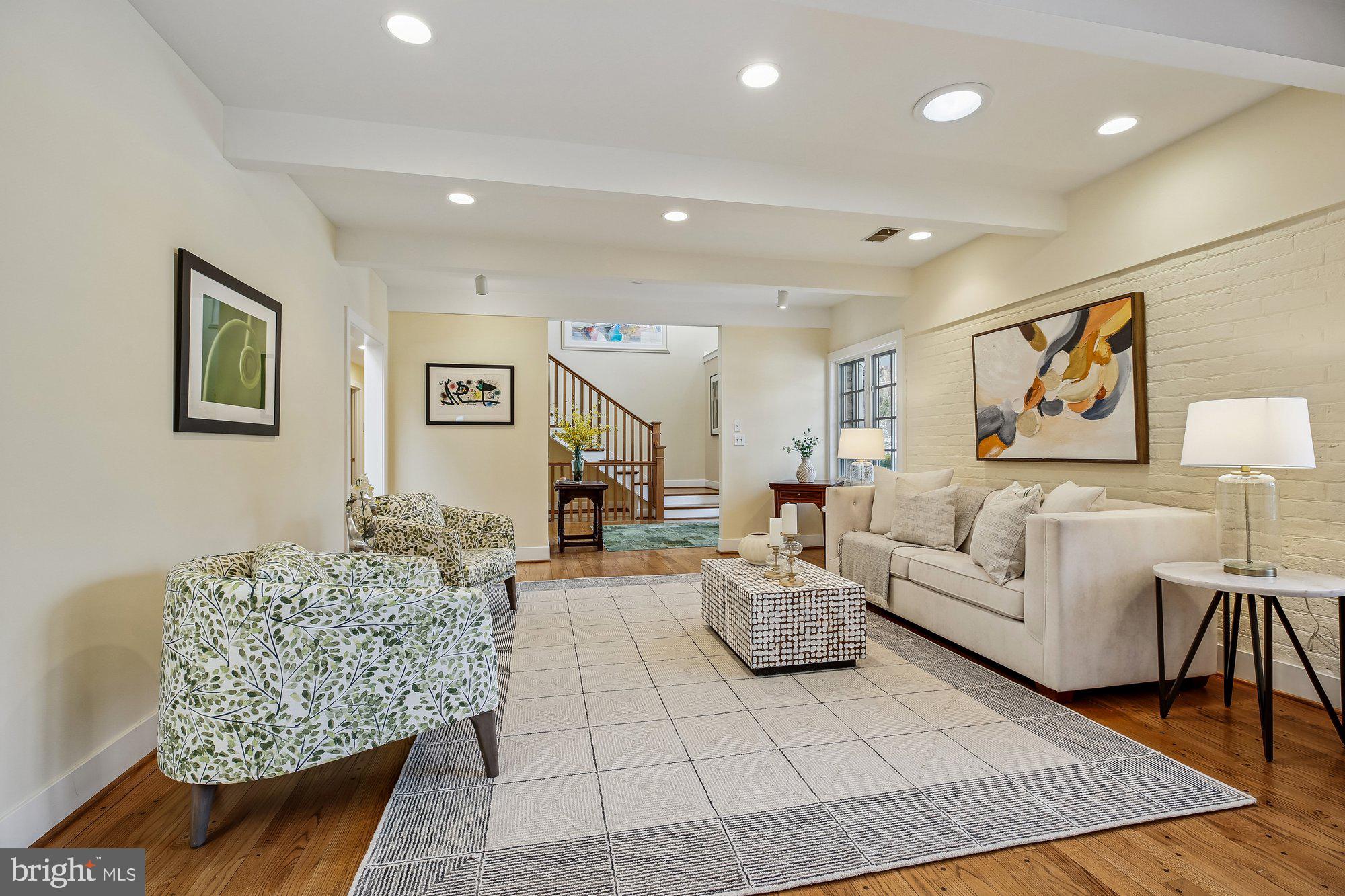 WILLIAMSBURG GARDENS - Residential