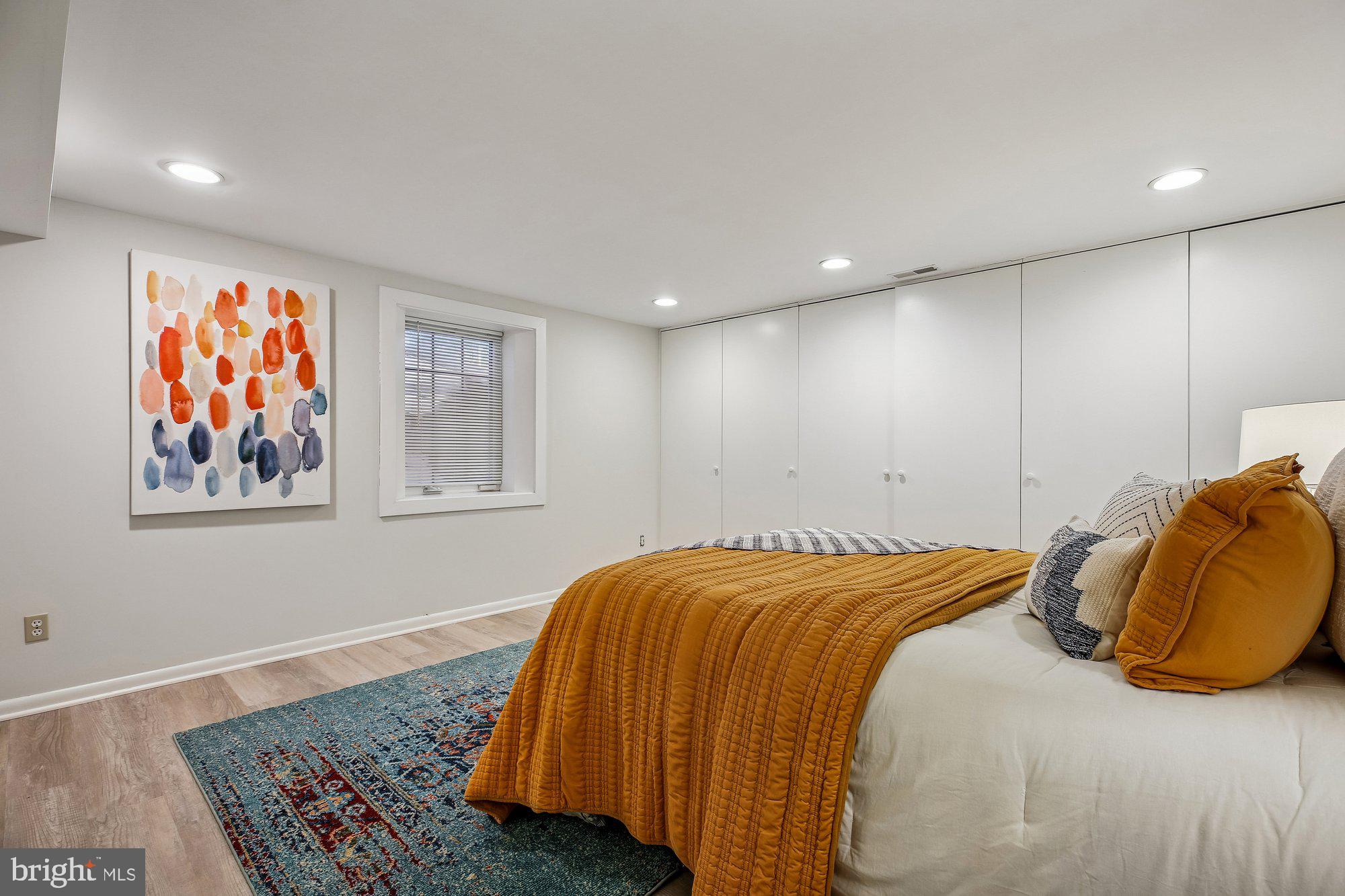 WILLIAMSBURG GARDENS - Residential