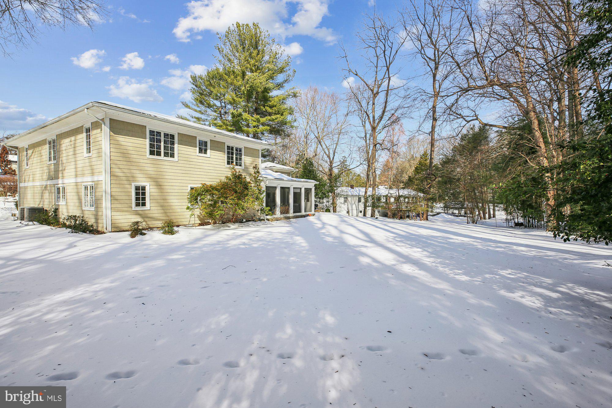 WILLIAMSBURG GARDENS - Residential