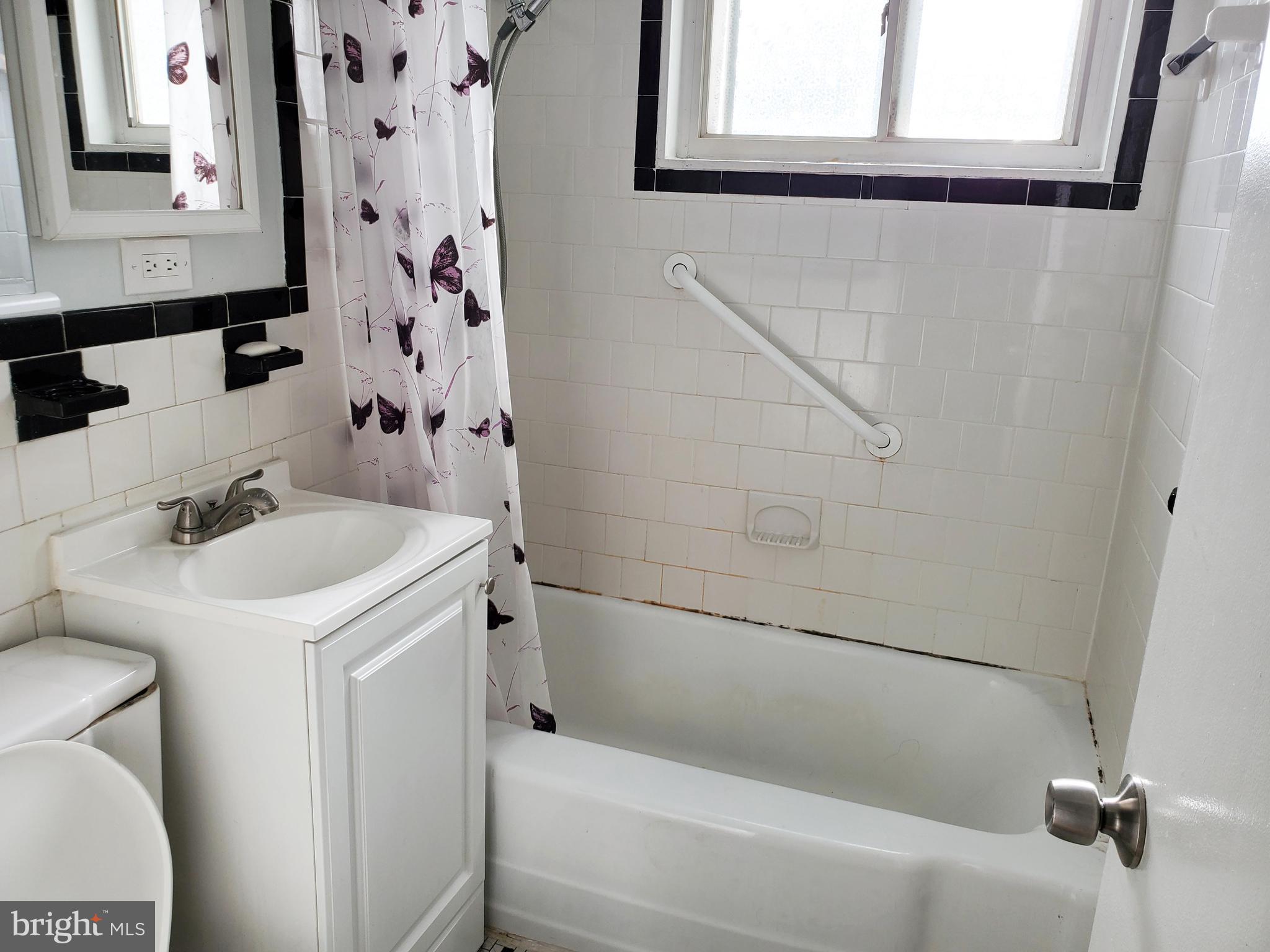 BROYHILL PARK - Residential Lease