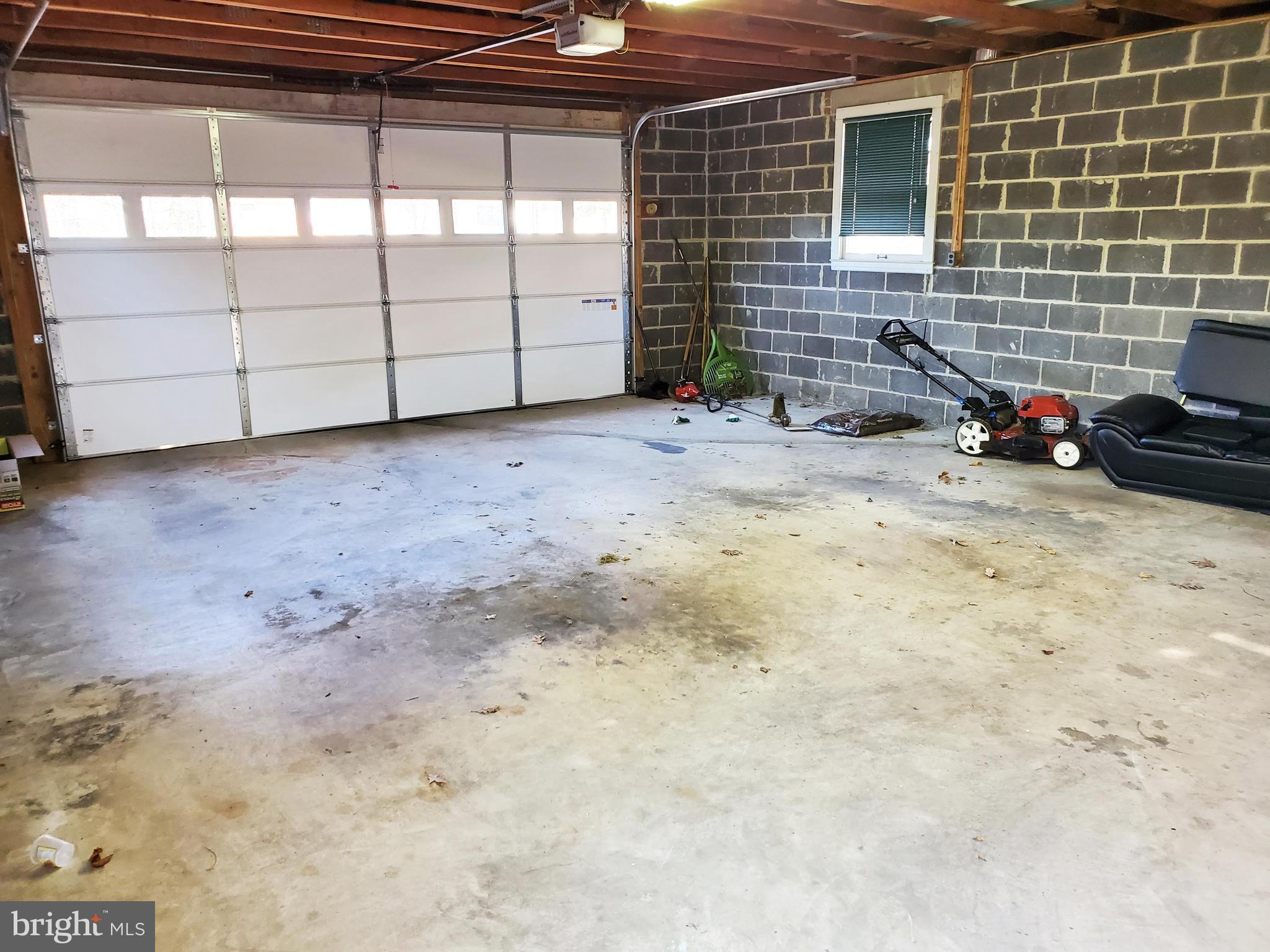 BROYHILL PARK - Residential Lease