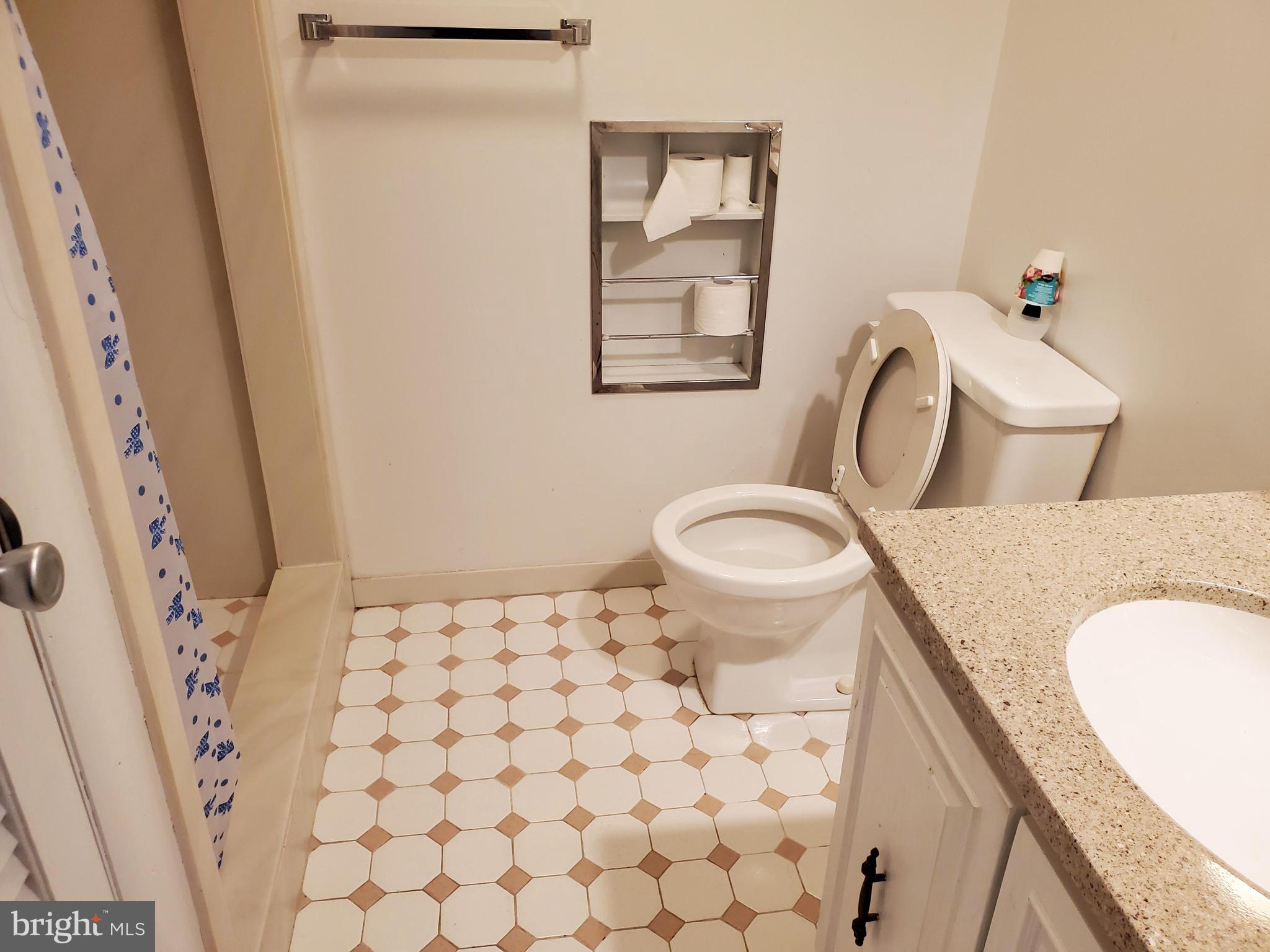 BROYHILL PARK - Residential Lease