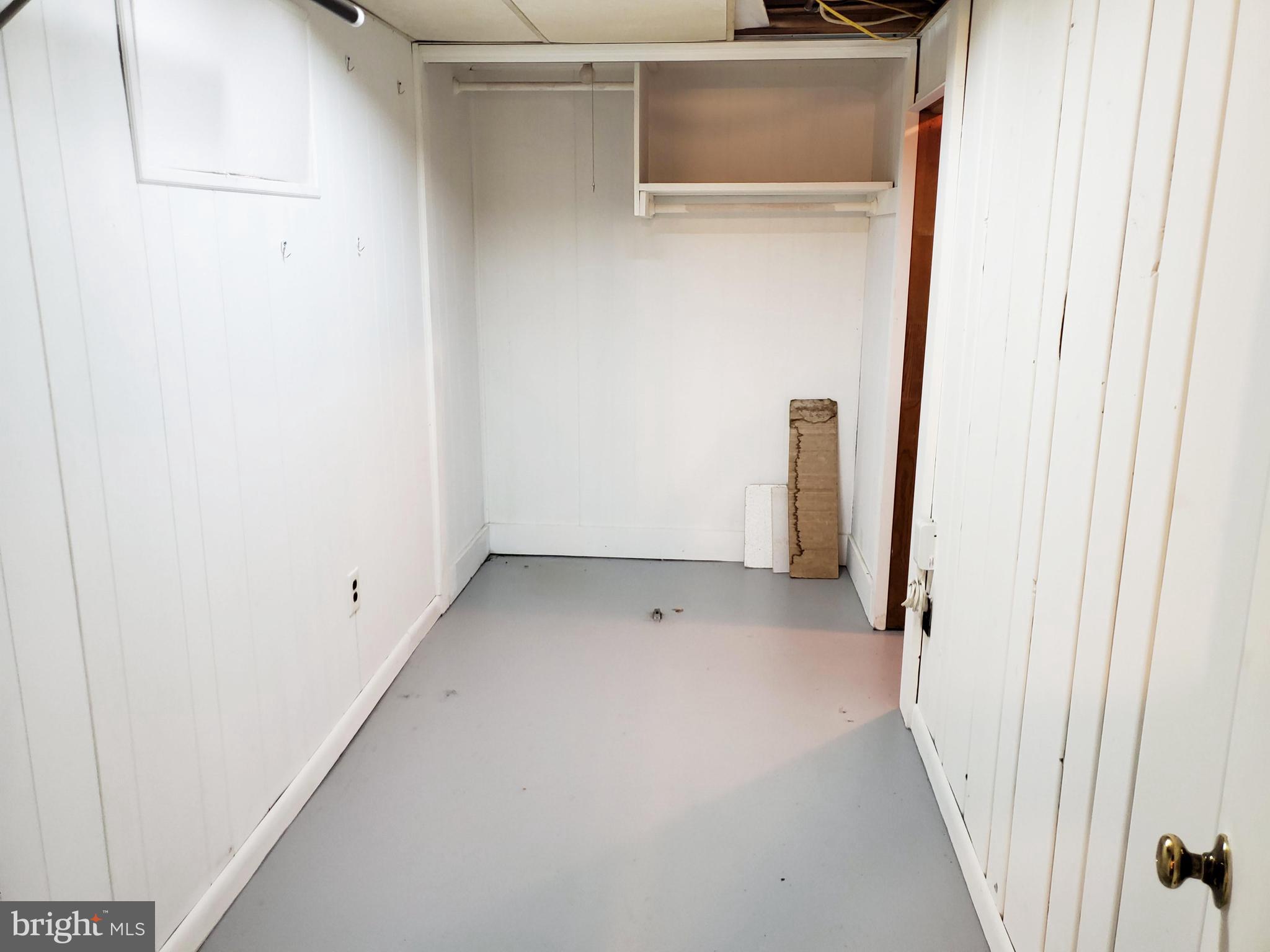 BROYHILL PARK - Residential Lease