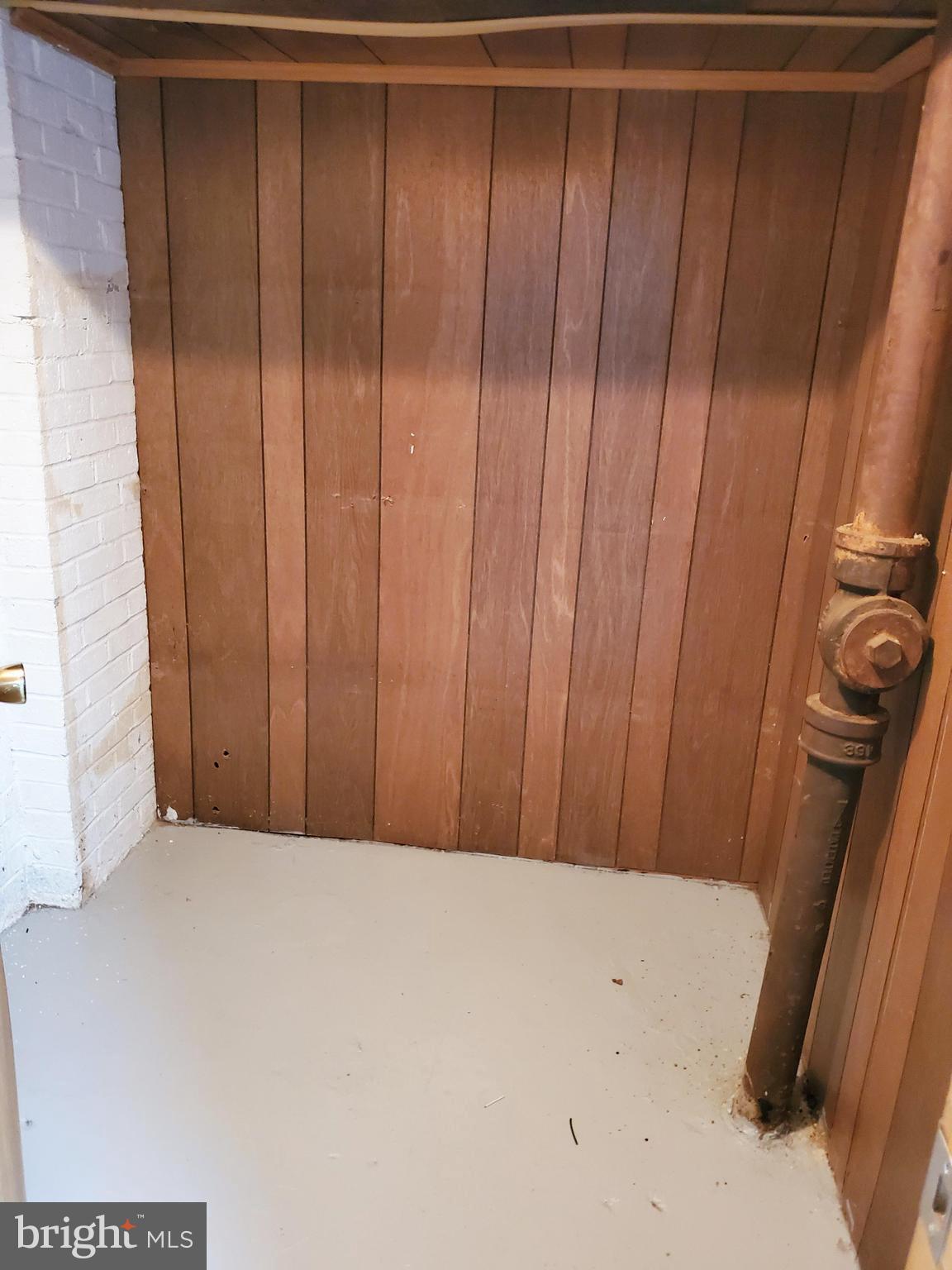 BROYHILL PARK - Residential Lease