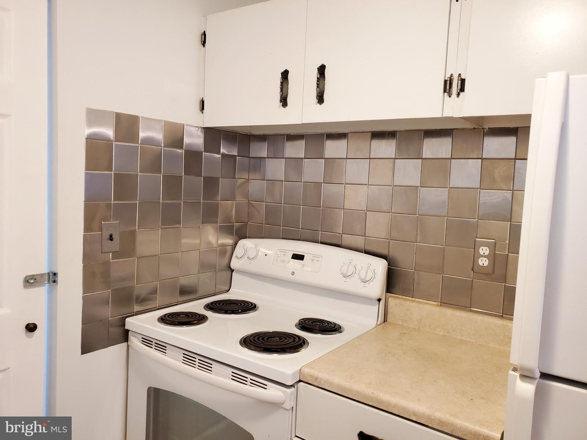 BROYHILL PARK - Residential Lease