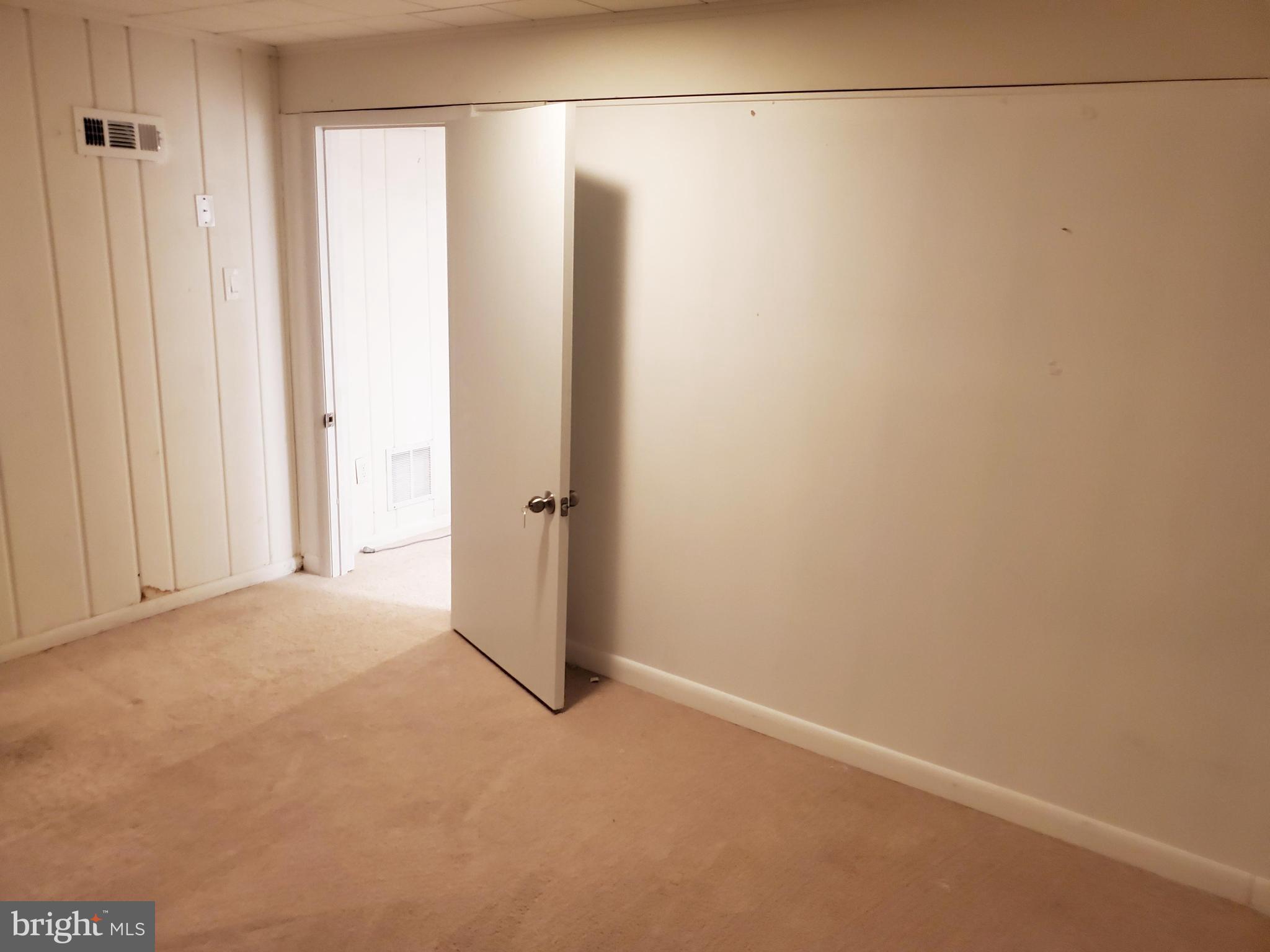 BROYHILL PARK - Residential Lease