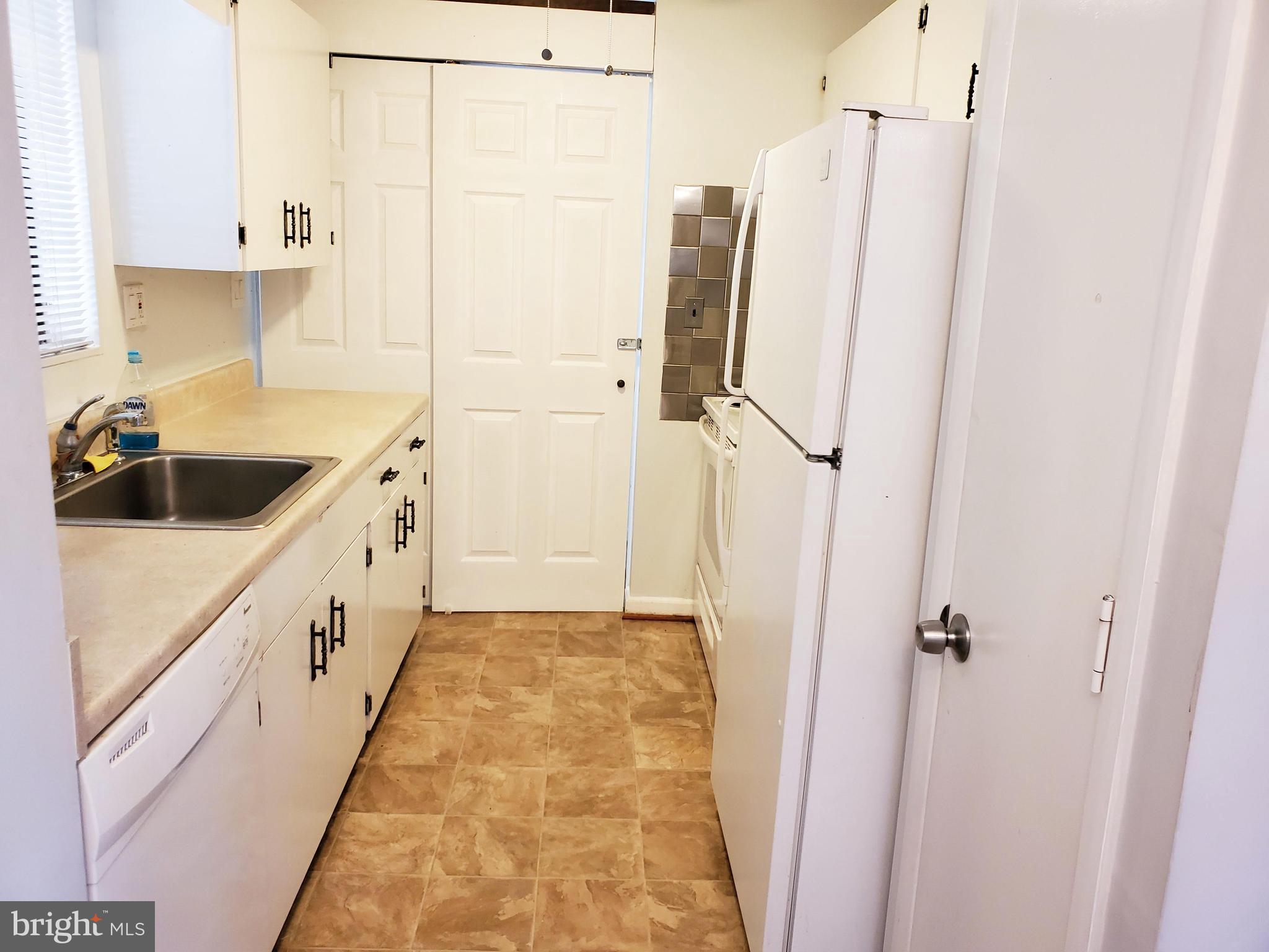 BROYHILL PARK - Residential Lease